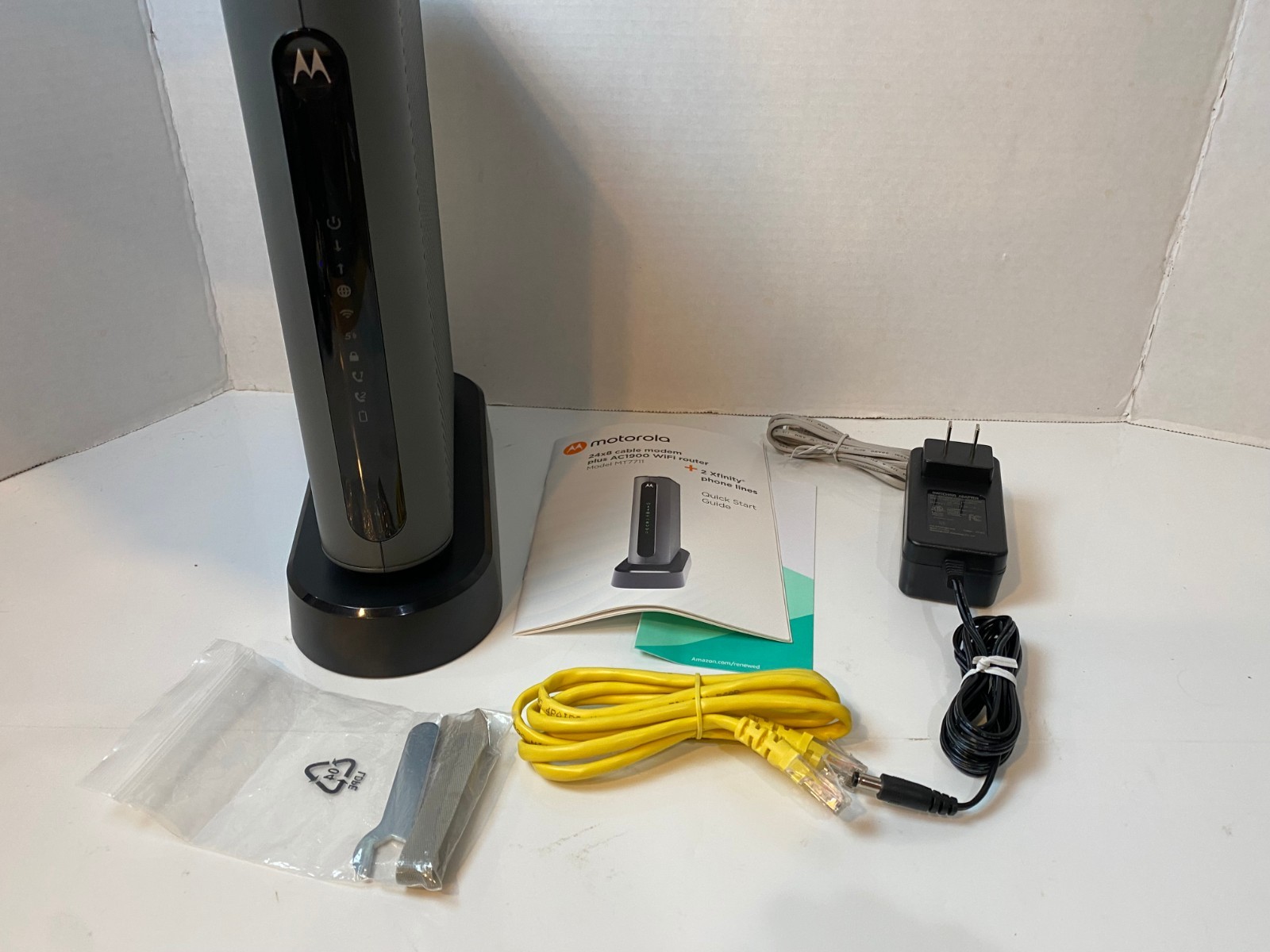Motorola MT7711 24X8 Cable Modem and AC1900 Dual Band Wi-Fi Gigabit Router 2…