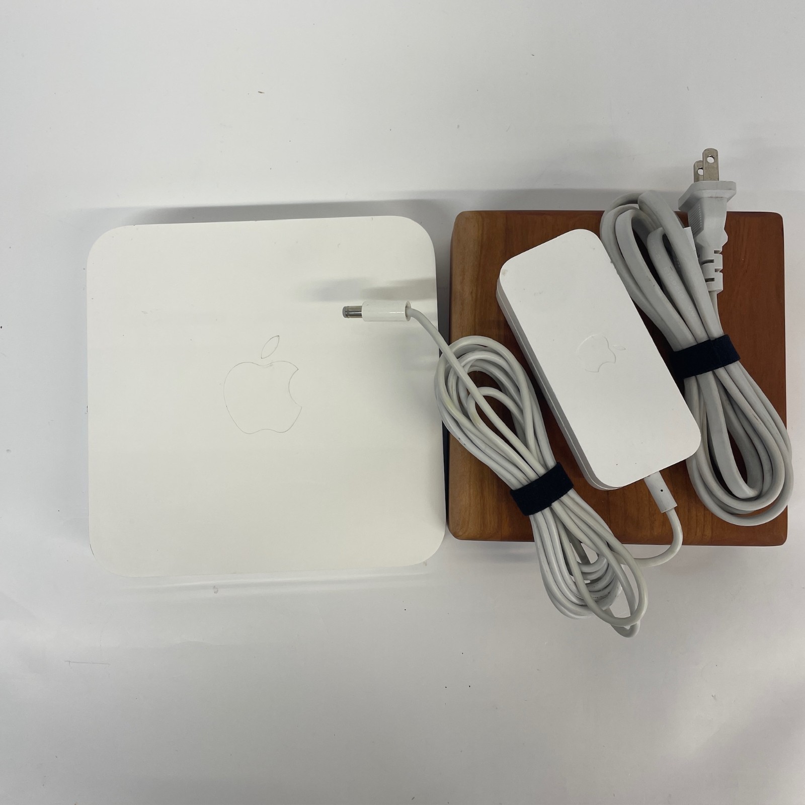 Apple A1408 AirPort Extreme Dual Band Router 802.11n Wireless WiFi 5th Gen White