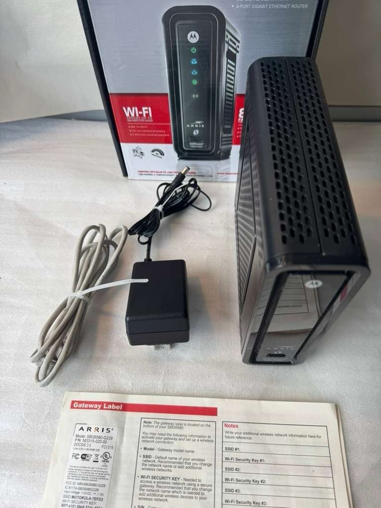 MOTOROLA ARRIS SURFboard SBG6580 DOCSIS 3.0Cable Modem & Wi-F1 Router N300 Dual