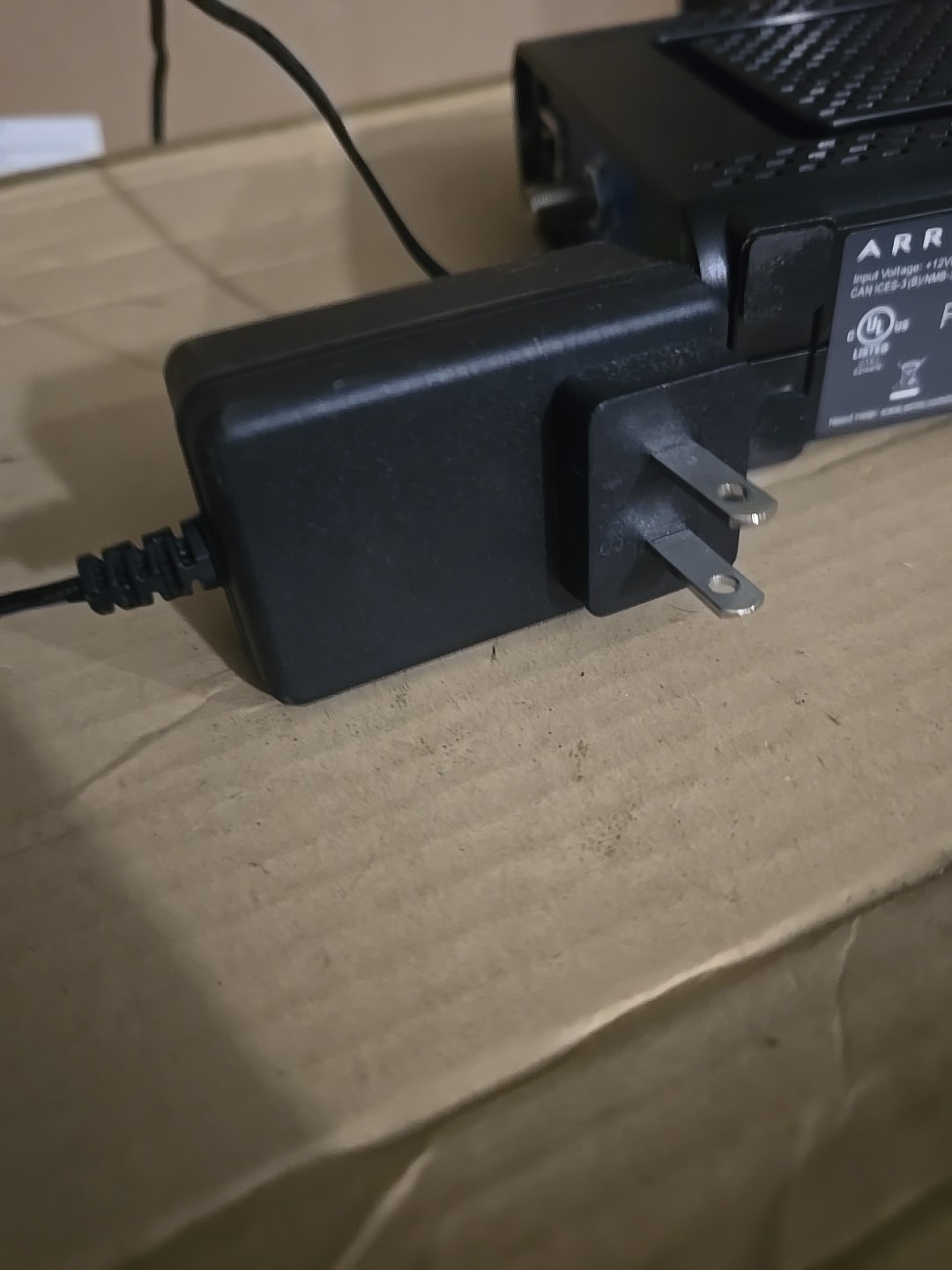 Arris Surfboard SB6121 Cable Modem with power adapter, Pre-owned Black