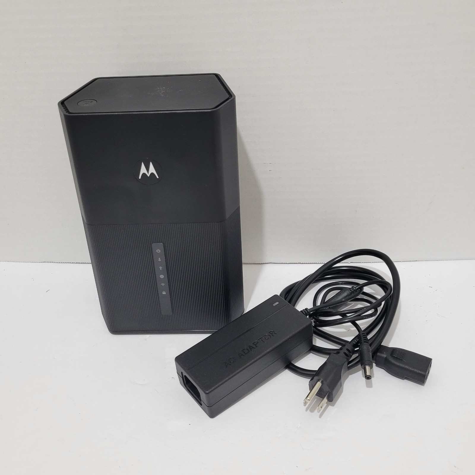 MOTOROLA MG8725 DOCSIS 3.1 AX6000 WIFI 6 MULIT-GIG 2 IN 1 CABLE MODEM ROUTER