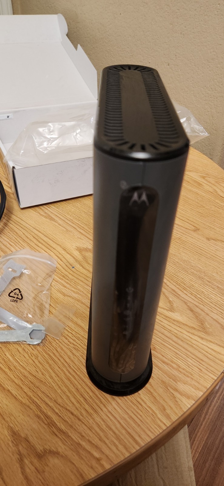 Motorola MG7540-10 16×4 Cable Modem – Black