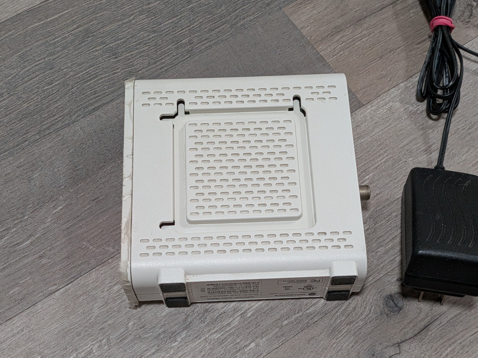 Motorola SURFboard SB6141 DOCSIS 3.0 Cable Modem 343 Mbps IPv6 White