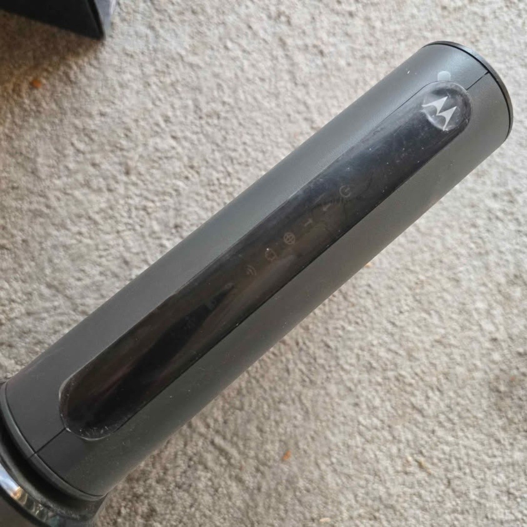 Motorola MG8702-M AC3200 Router with 32 x 8 DOCSIS 3.1 Cable Modem