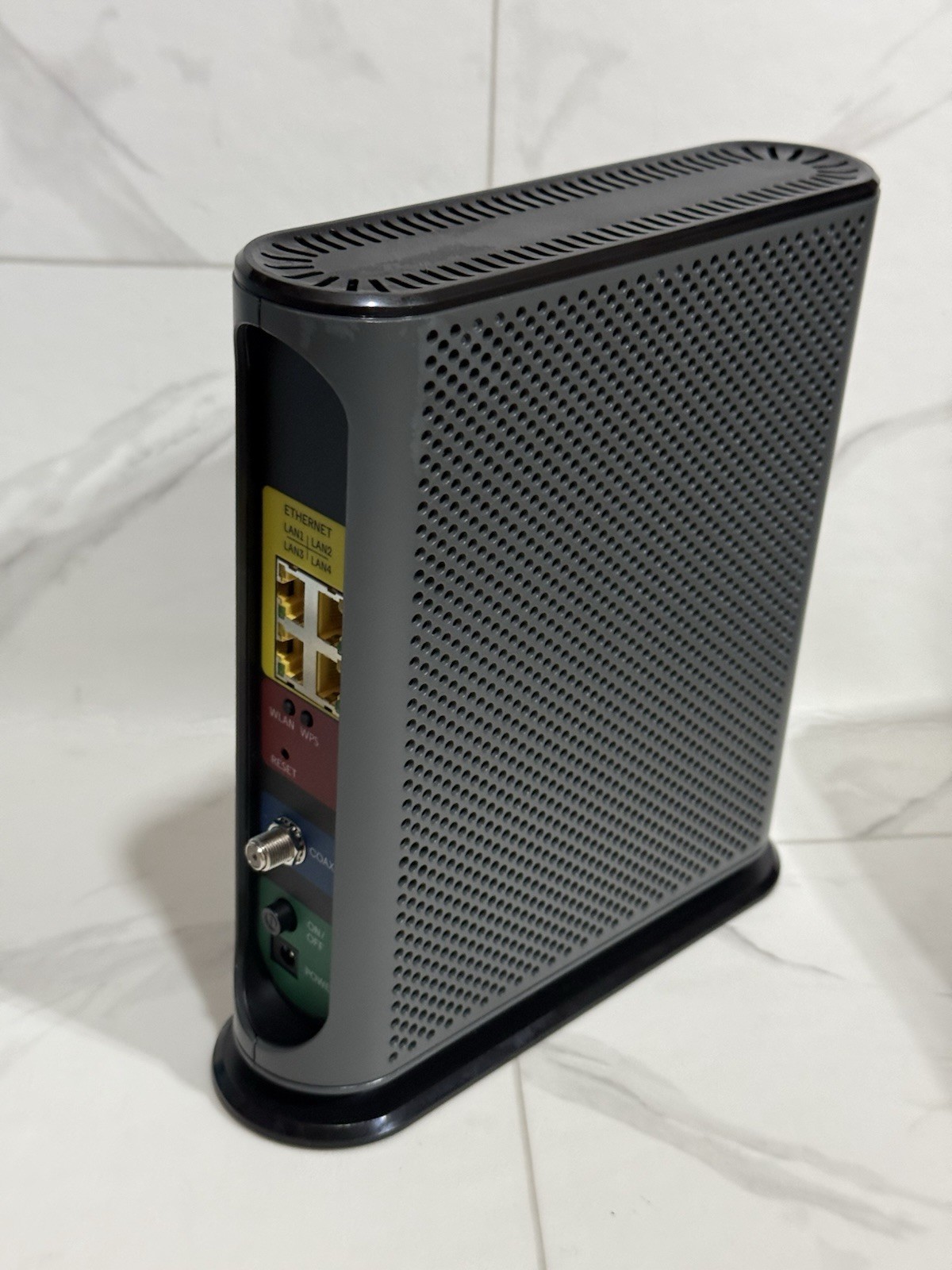 Motorola 16×4 Cable Modem Plus AC1600 Dual Band WiFi Gigabit Router Model MG7540