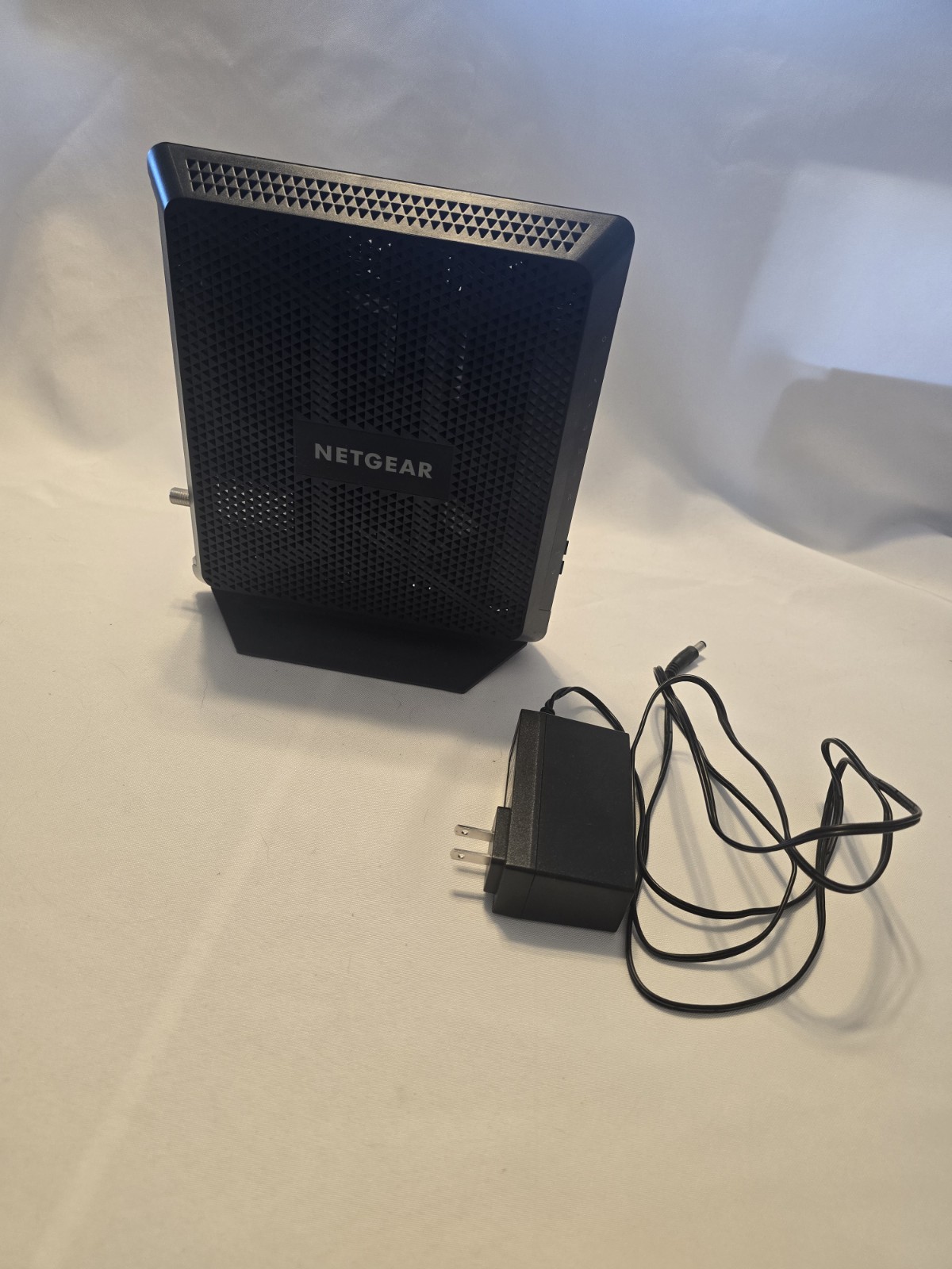 NETGEAR Nighthawk AC1900 C7000v2 WiFi Cable Modem Router DOCSIS 3.0 with Adapter