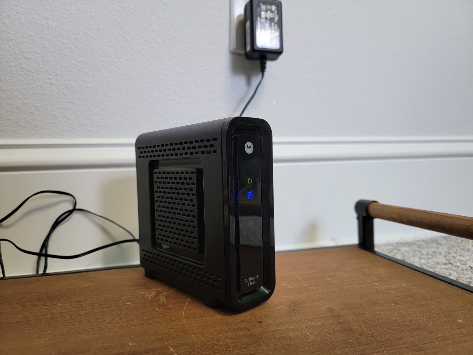 Motorola SURFboard (SB6141) 343 Mbps Cable Modem – 8 x 4 DOCSIS 3.0