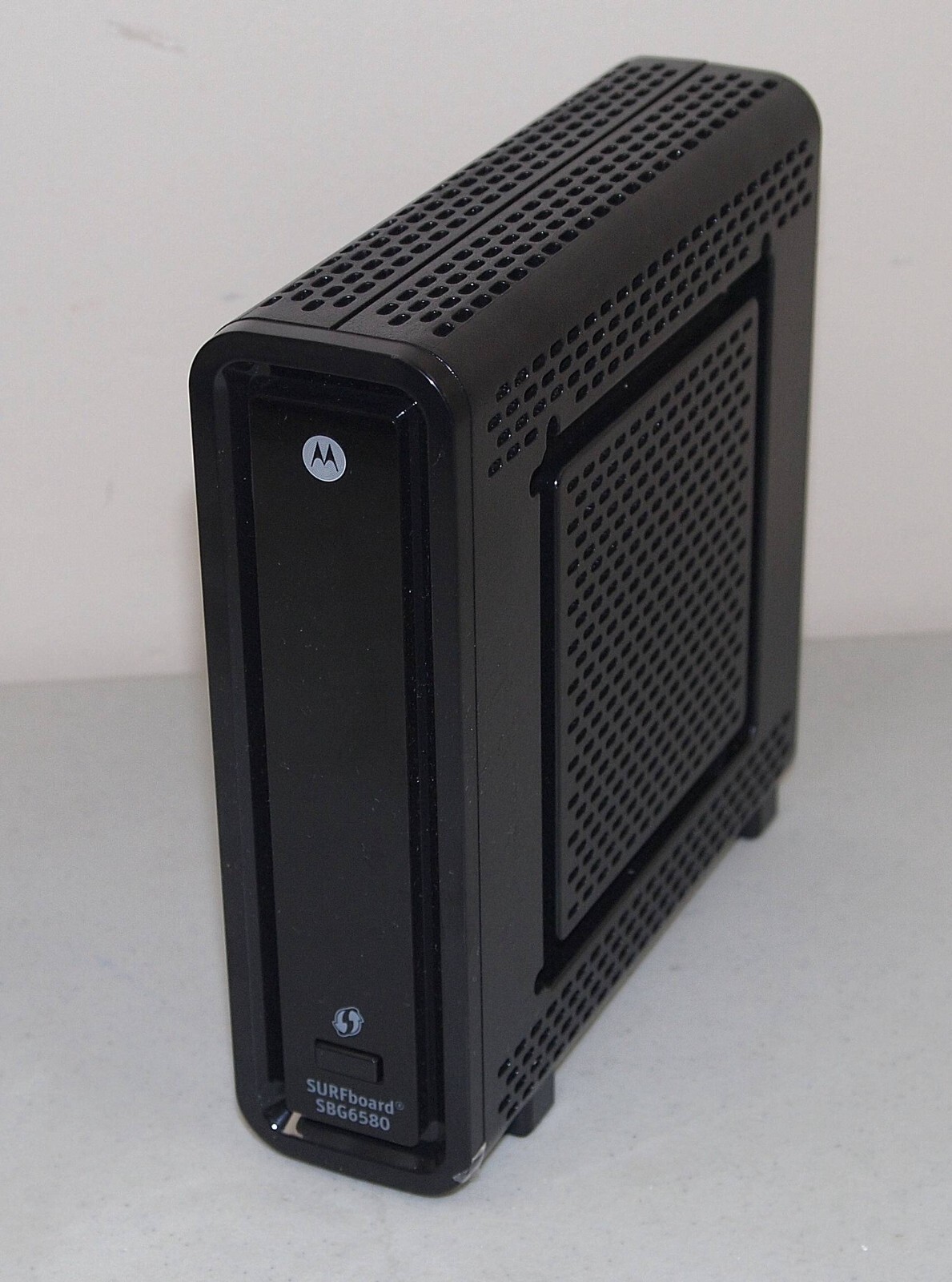 Used MOTOROLA ARRIS SURFboard #SBG6580 DOCSIS 3.0 CABLE MODEM & Wi-Fi ROUTER