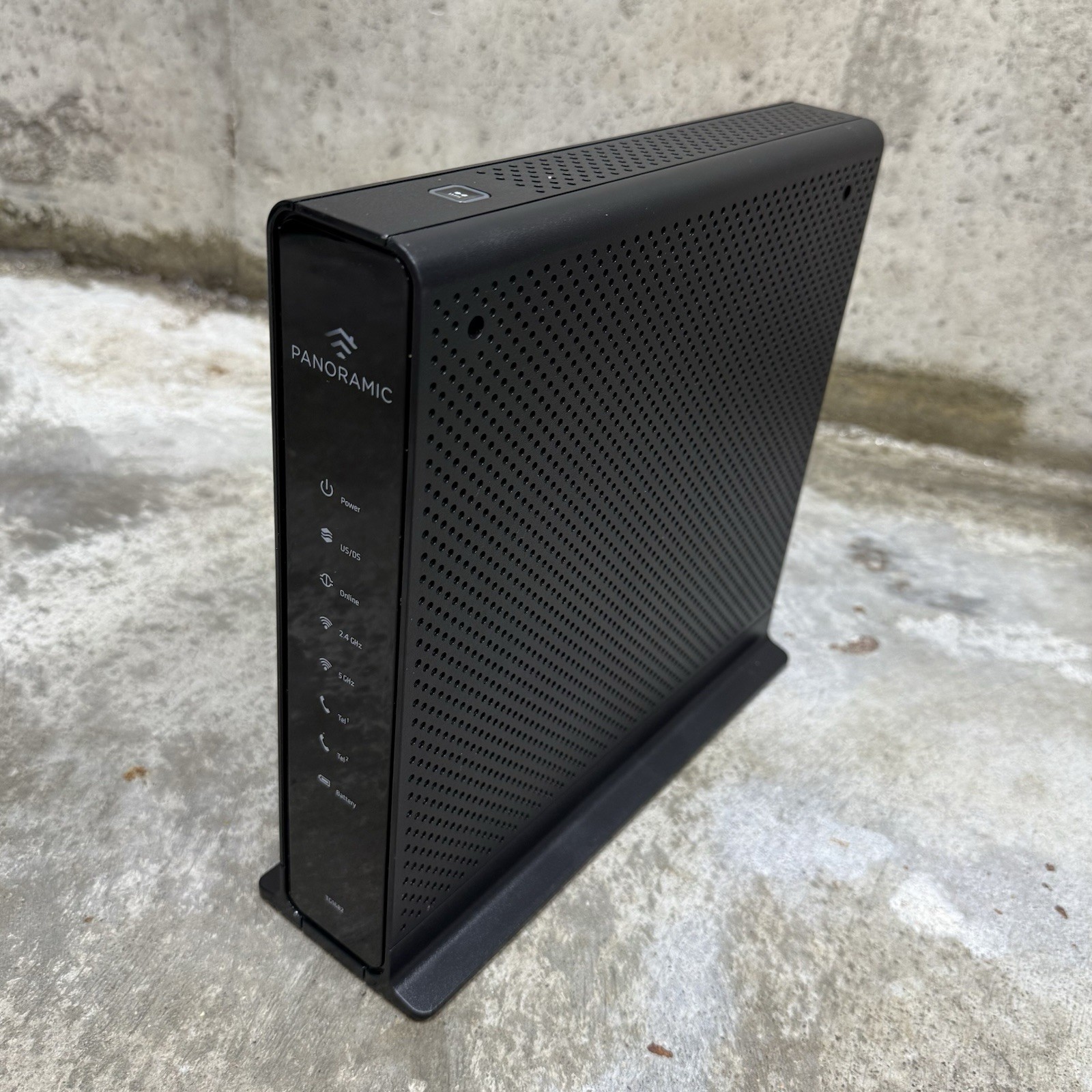 Arris Panoramic TG1682G Dual Band WiFi Router Cable Modem 2.4GHz 5GHz