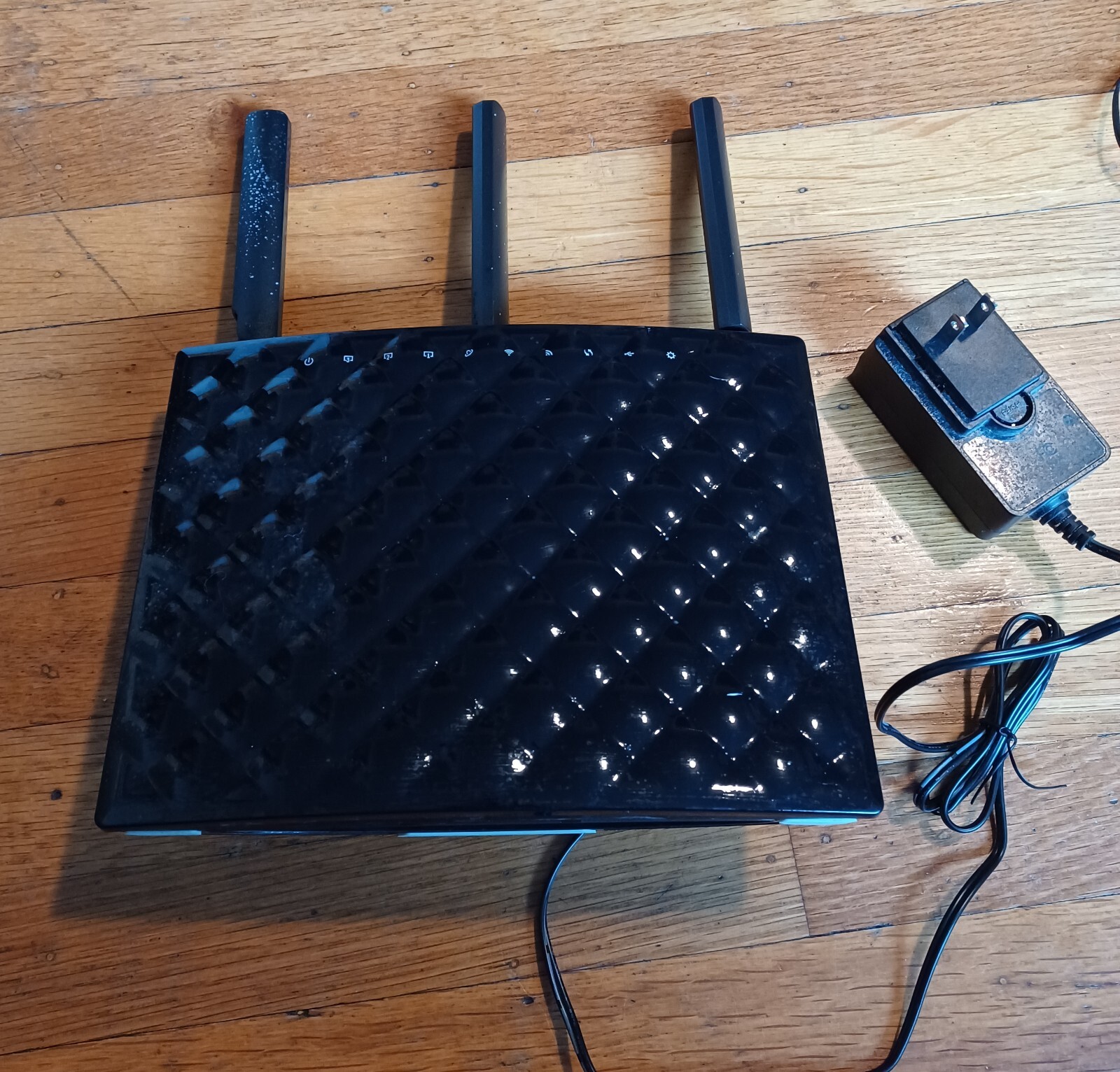 Modem + Router Combo: SURFboard SB6141 Docsis 3.0 + Tenda AC1900 Router