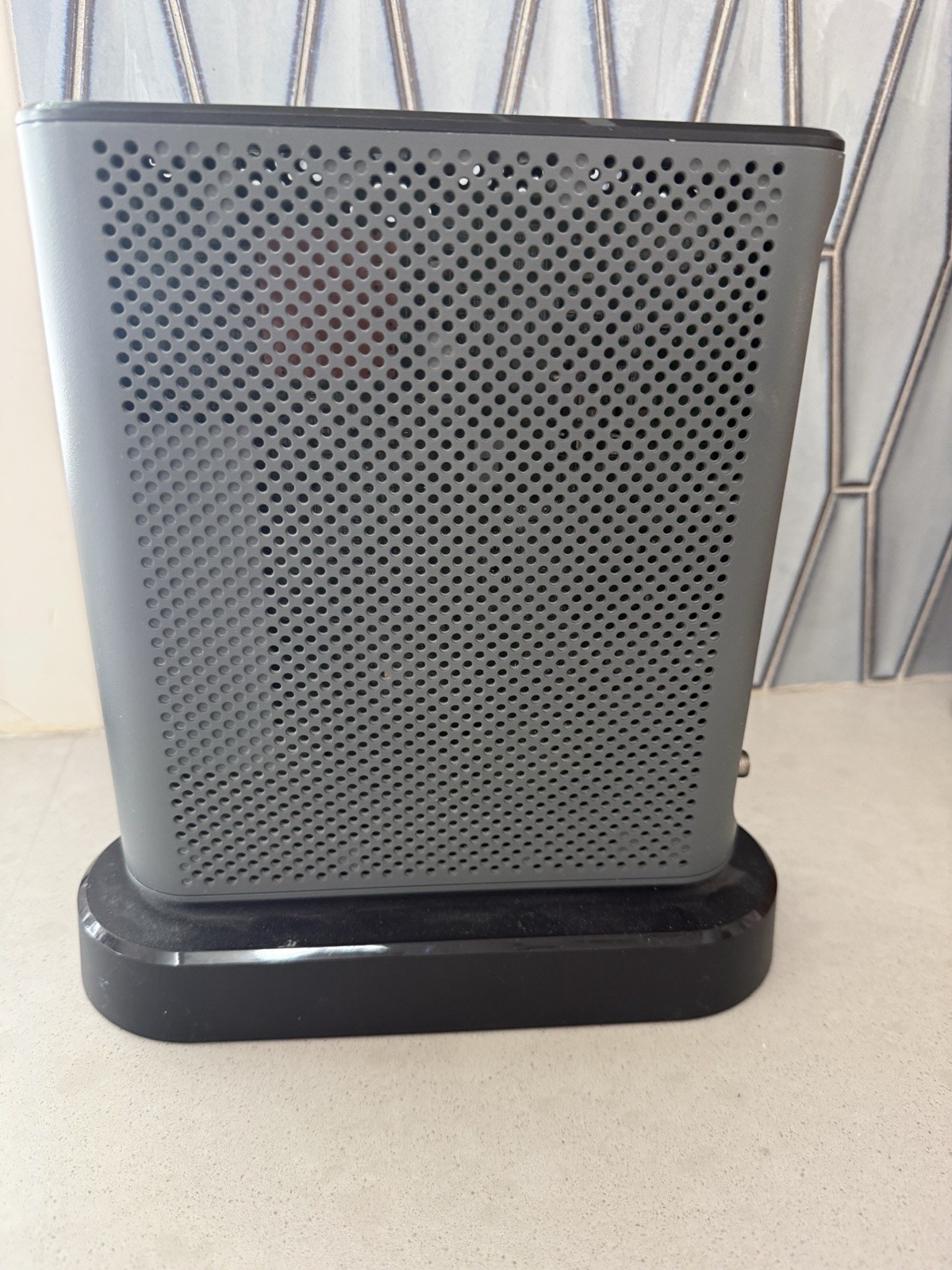 Motorola MT7711 24X8 Cable Modem and AC1900 Dual Band Wi-Fi Gigabit Router 2…