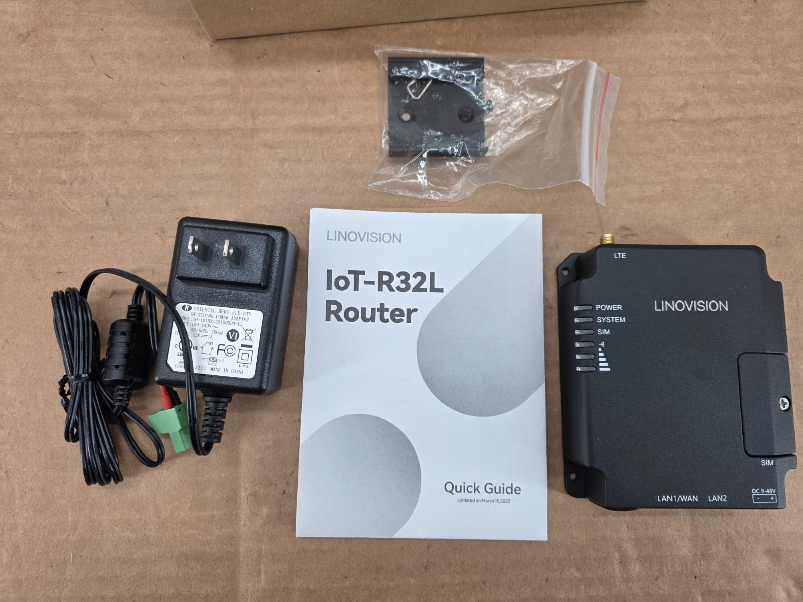 Linovision IOT-R32L Black LTE 48V DC 2 LAN Port Industrial Cellular Router Read