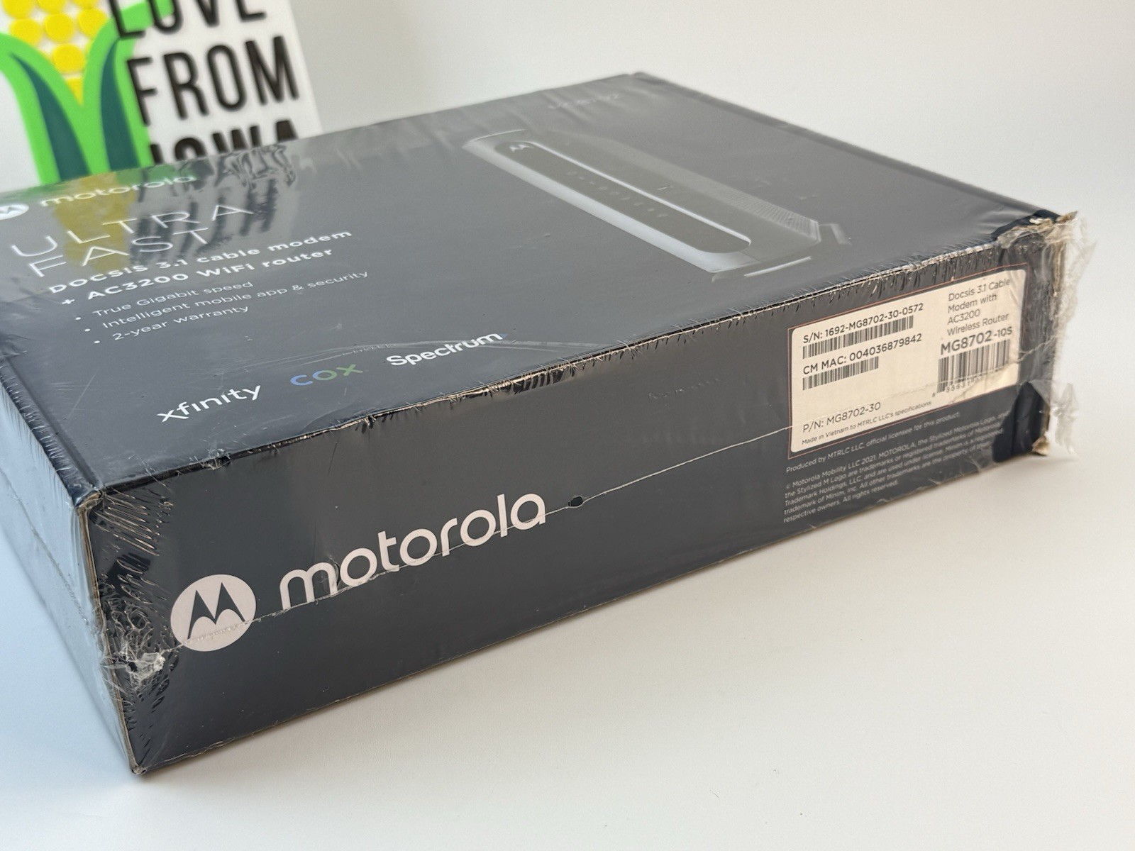 Motorola Ultra-Fast DOCSIS 3.1 Cable Modem with AC3200 Dual Band Router MG8702