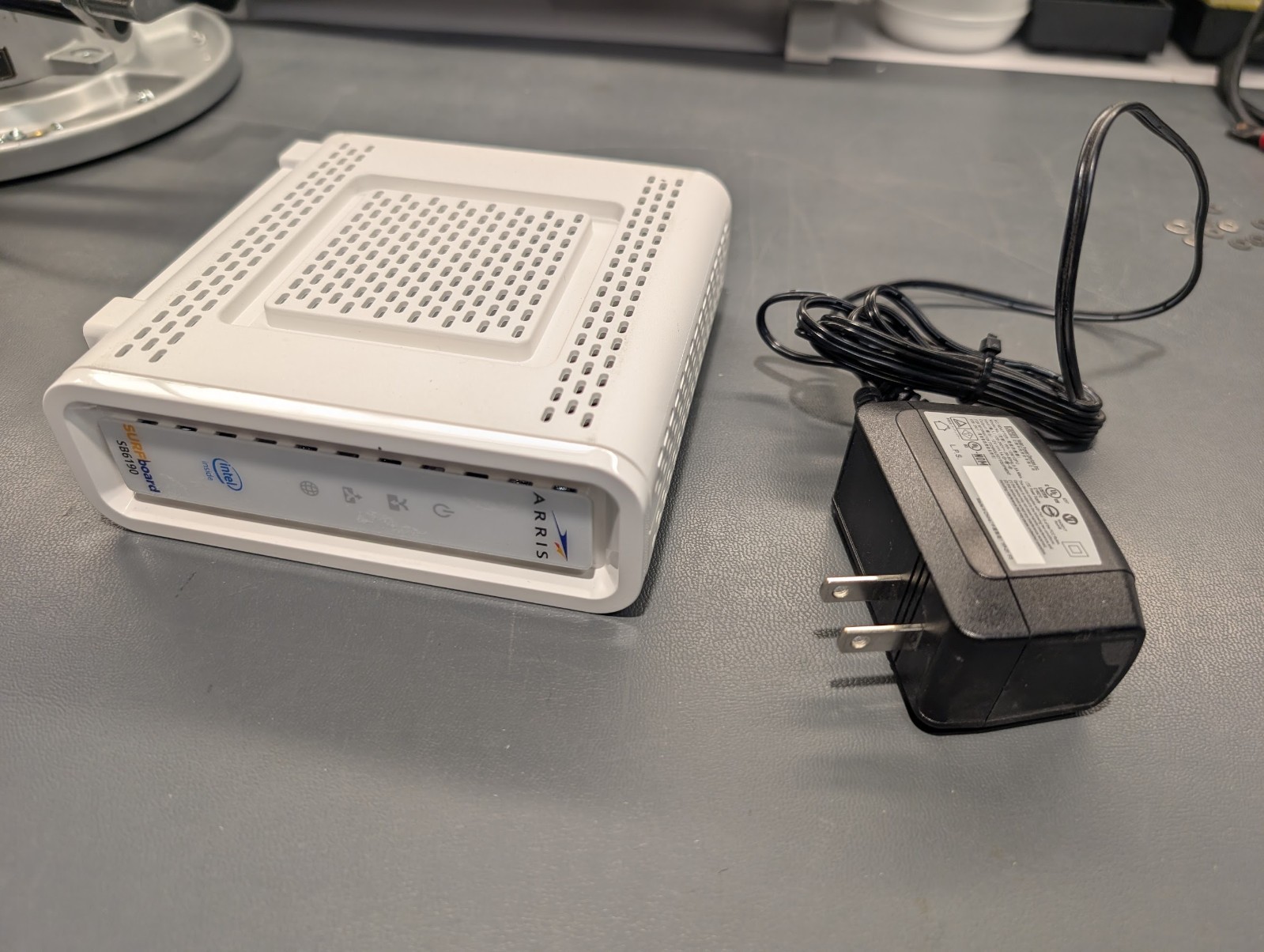 ARRIS SURFboard SB6190 DOCSIS 3.0 32 x 8 Gigabit Cable Modem