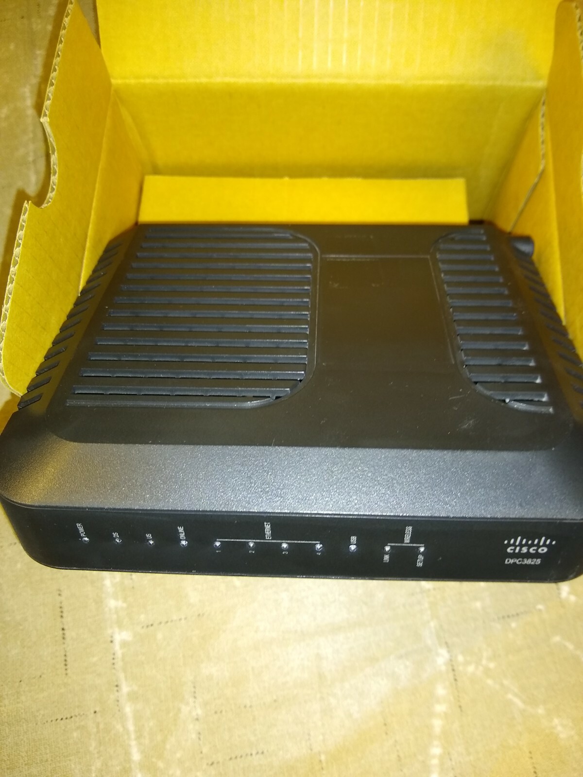 Cisco Model DPC3825 8×4 DOCSIS 3.0 Wireless Residential Gateway – P/N 4038277