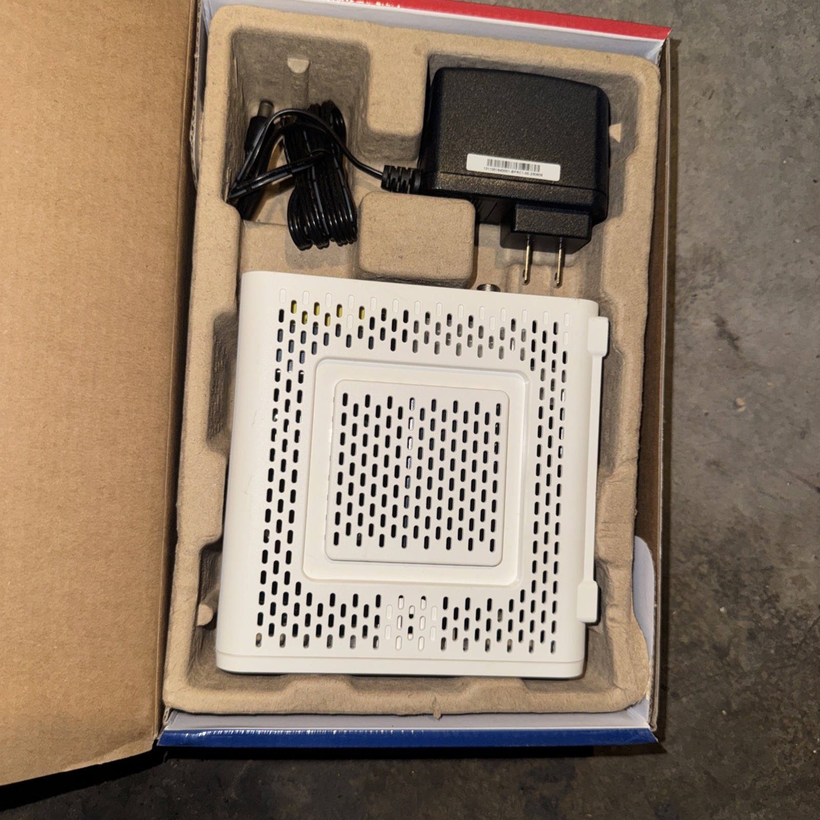 ARRIS SURFboard SB8200 Cable Modem DOCSIS 3.1 Up to 2 Gbps 2x Gigabit