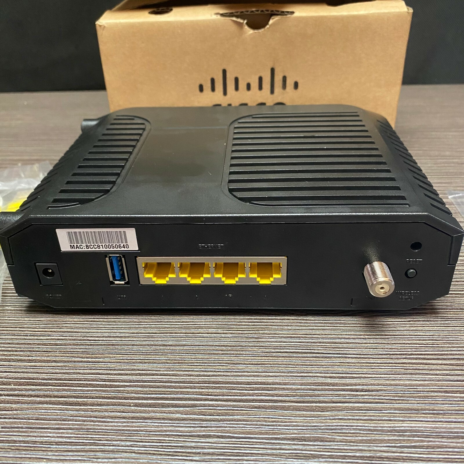 Cisco DPC3825 4 Port DOCSIS 3.0 Gateway Wireless Router Power Supply Included