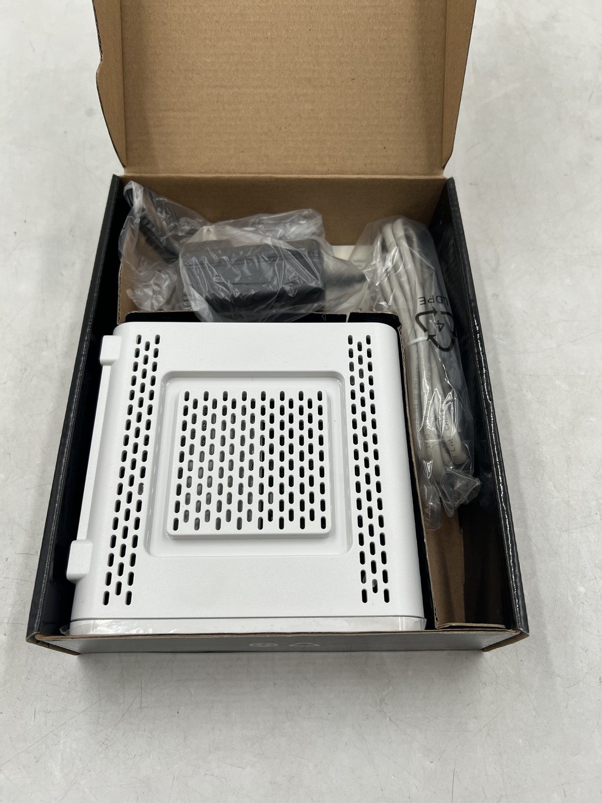 Arris Motorola SURFboard eXtreme Cable Modem SB6141 White Free Shipping