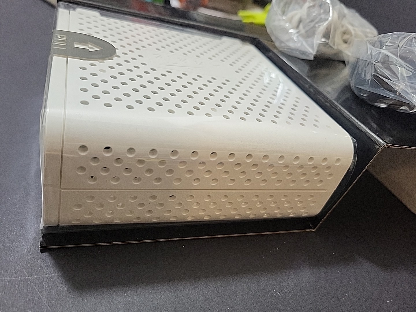 ARRIS SB6183 686 Mbps Cable Modem, White Box Part No. 593725-005 New Open Box