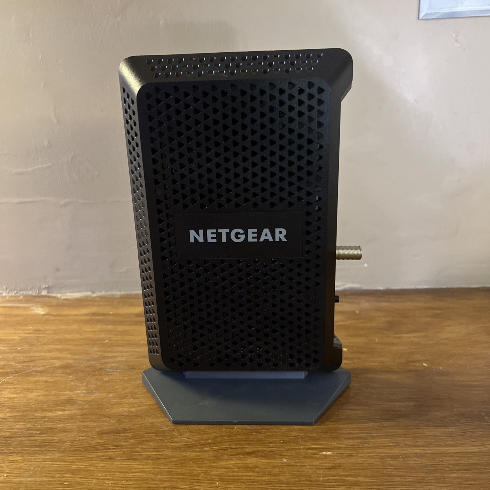 NETGEAR CM1000 DOCSIS 1000Mbps Cable Modem NO CORD – TESTED –