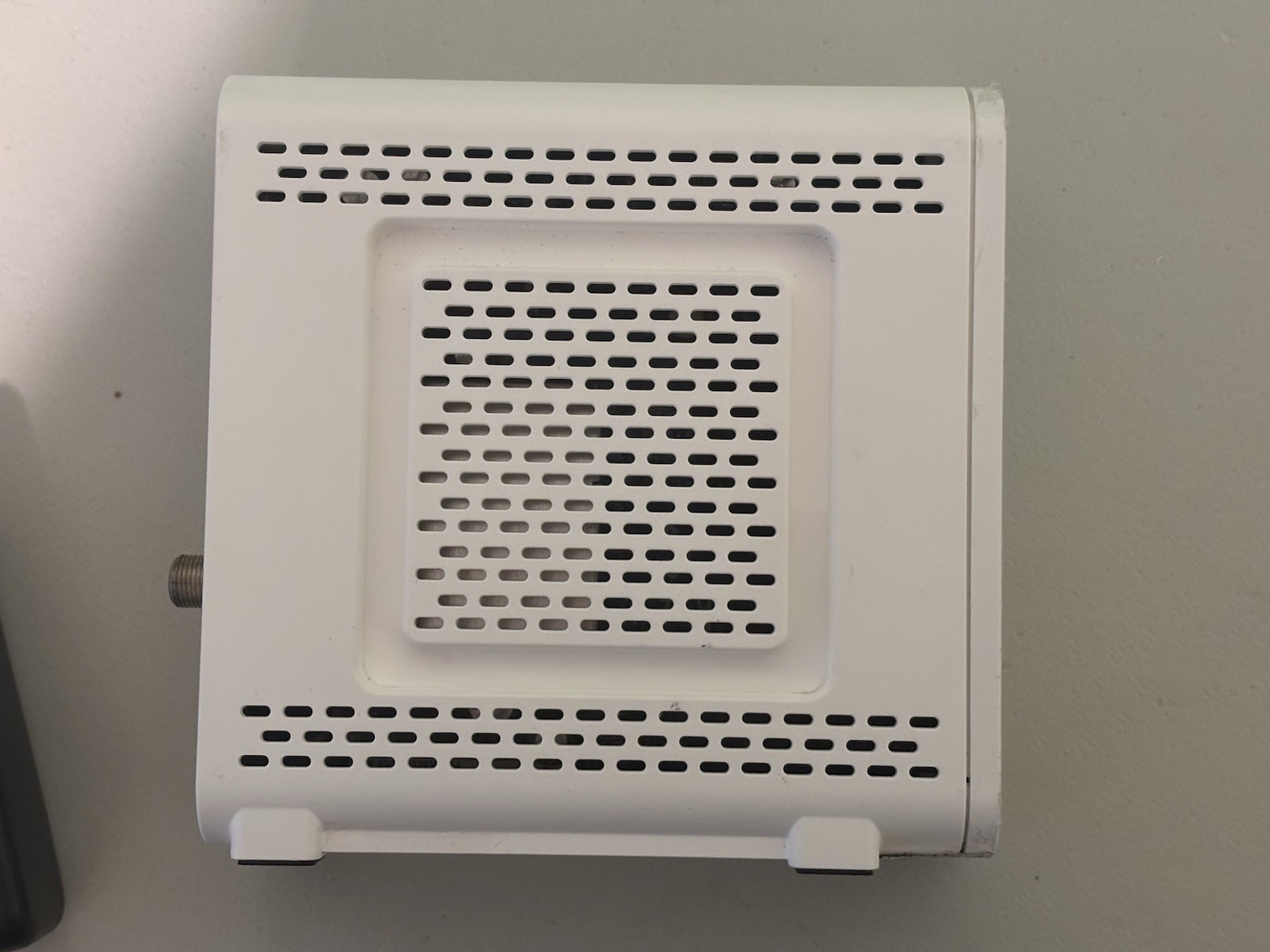 ARRIS SURFboard SB6190 DOCSIS 3.0 32 x 8 Gigabit Cable Modem
