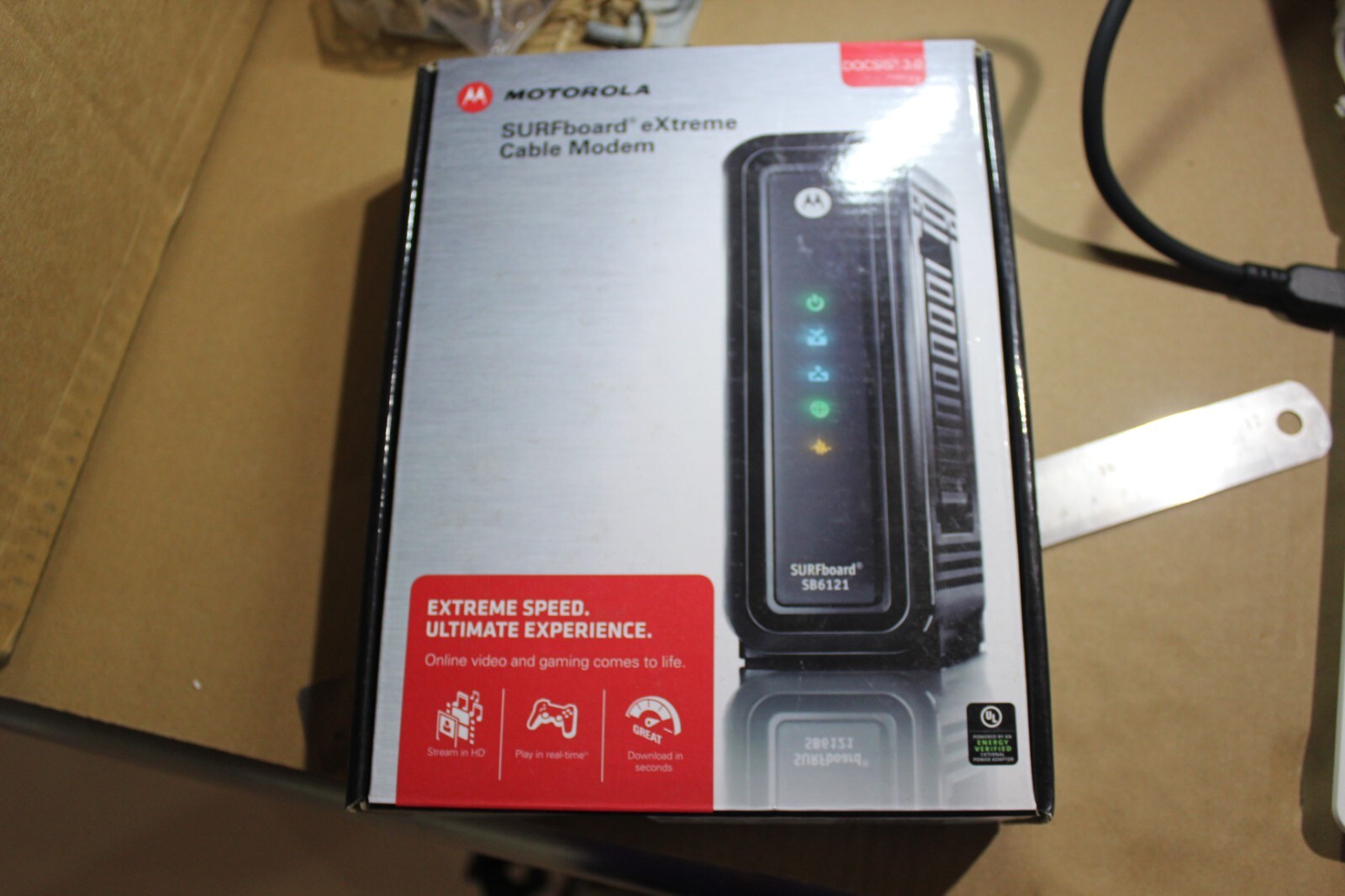 Motorola SURFboard SB6121 (575319-019-00) Cable internet modem