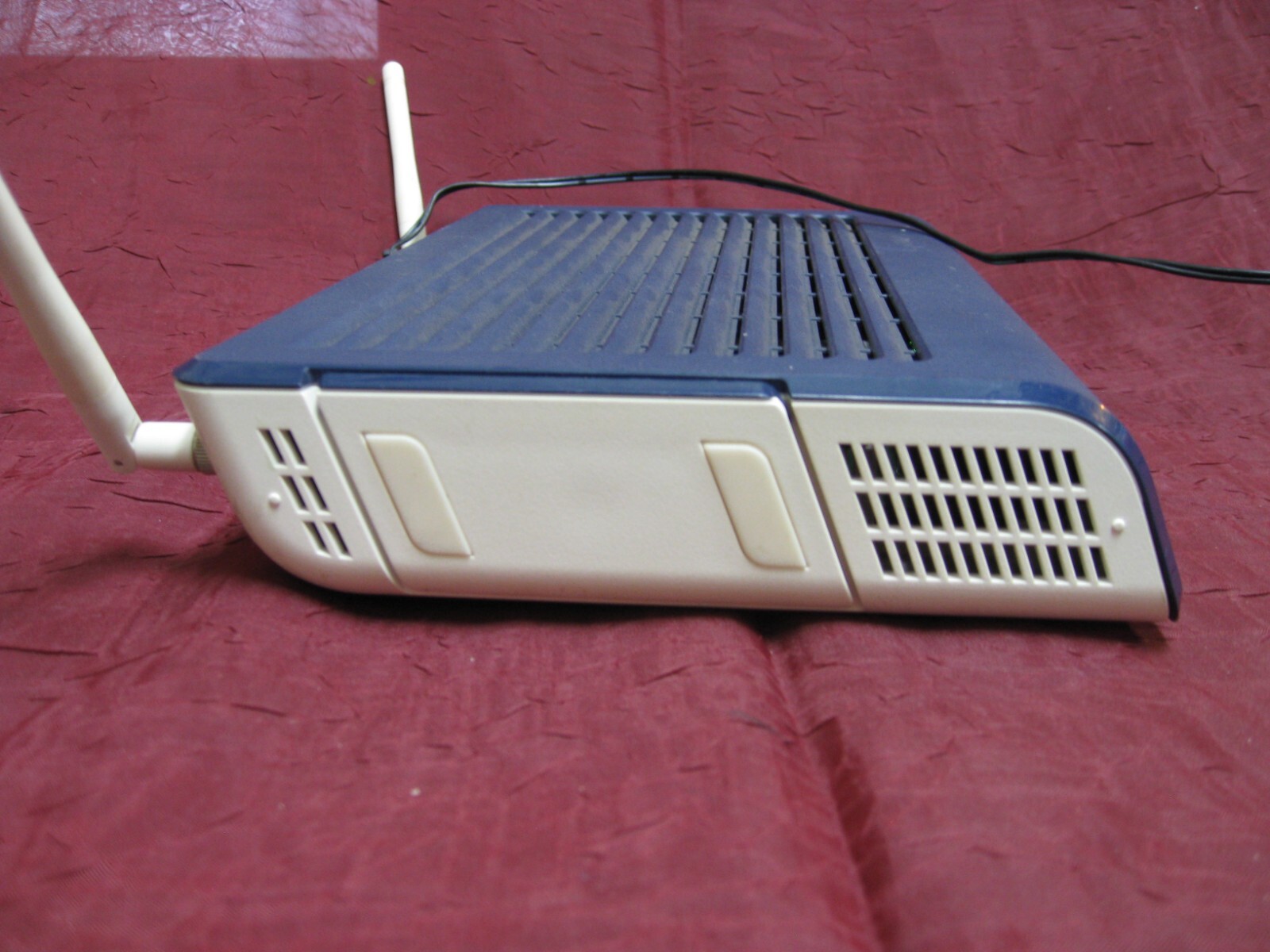 UBEE DDW3610 Dual-Stream N Wireless Cable Modem With Ethernet & Power Cord