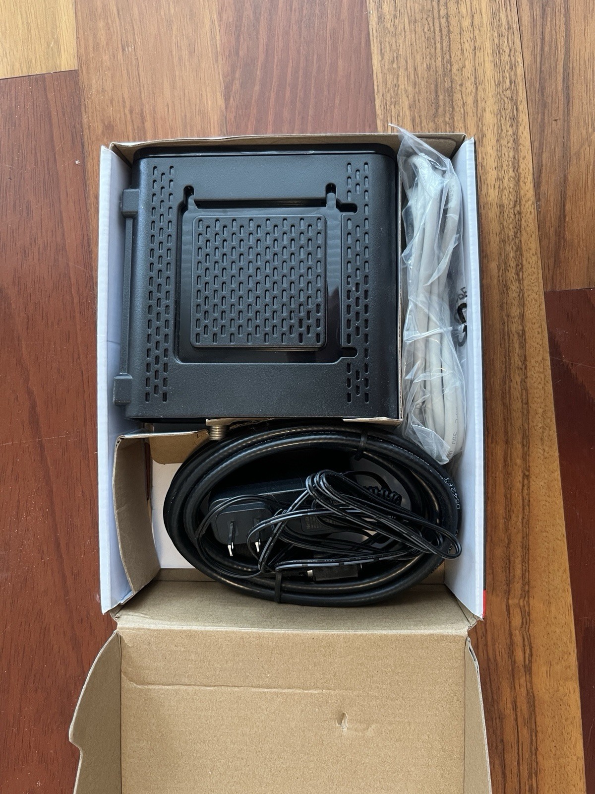 ARRIS SURFboard SB6190 DOCSIS 3.0 Cable Modem 32×8 1Gbps Black