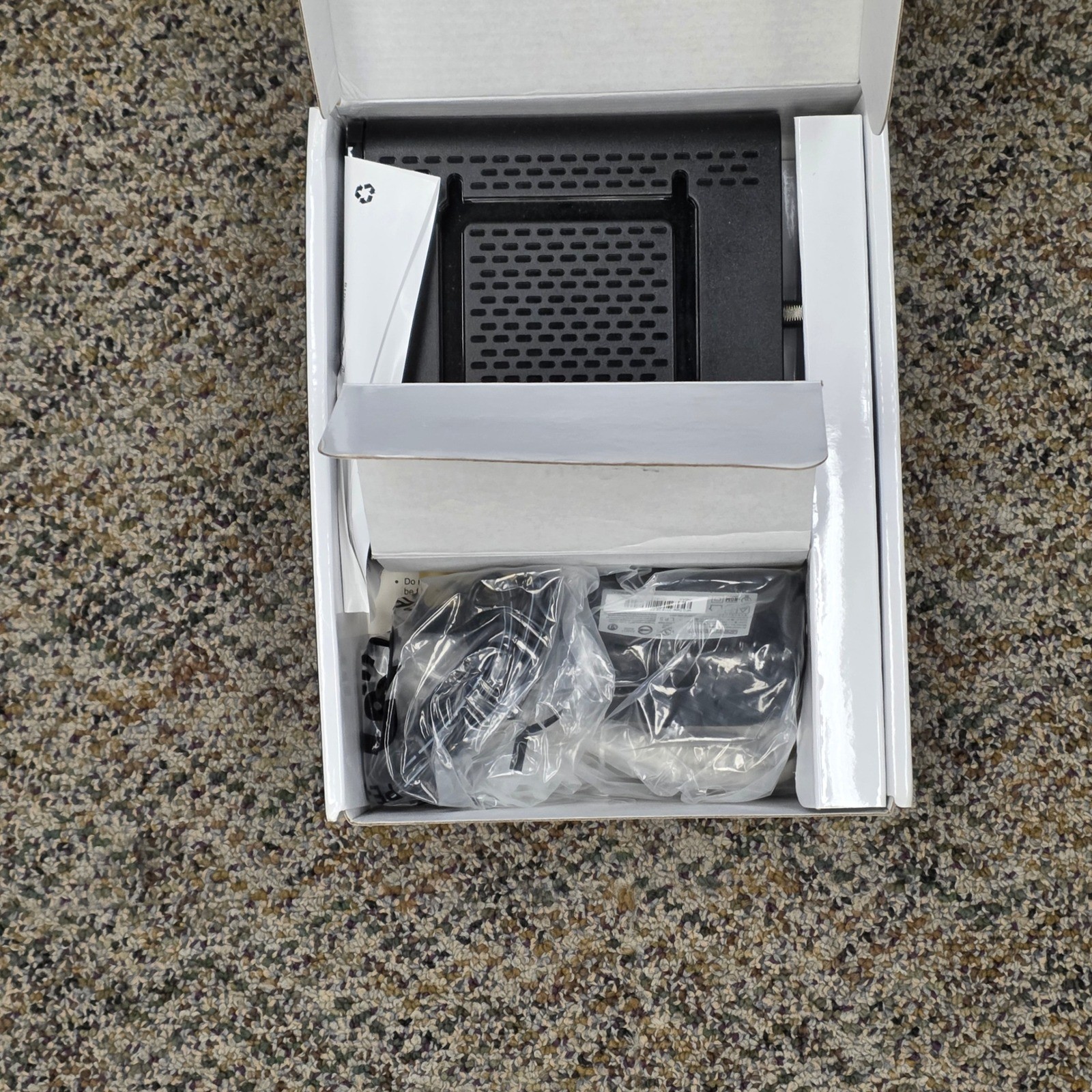 ARRIS SURFboard SB6183 DOCSIS 3.0 Cable Modem 686 Mbps 16×4 White Box Black Unit