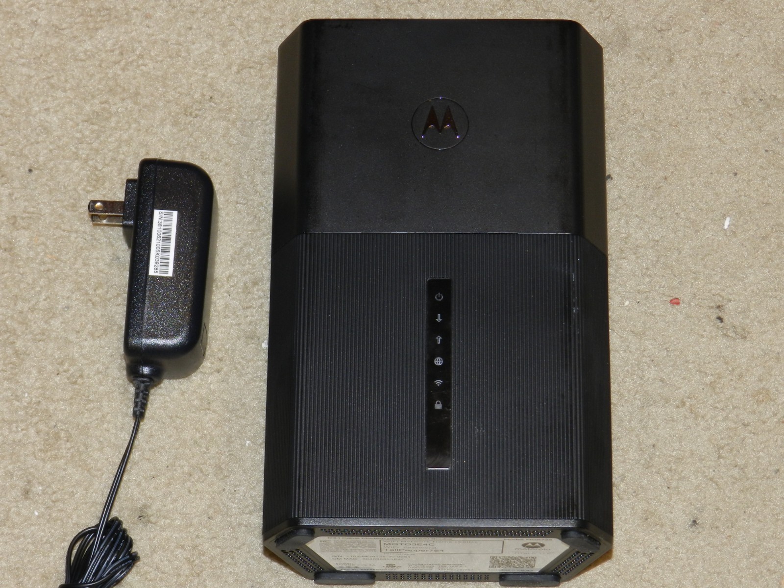 Motorola MG8725 DOCSIS 3.1 Cable Modem AX6000 WiFi 6 Dual-Band