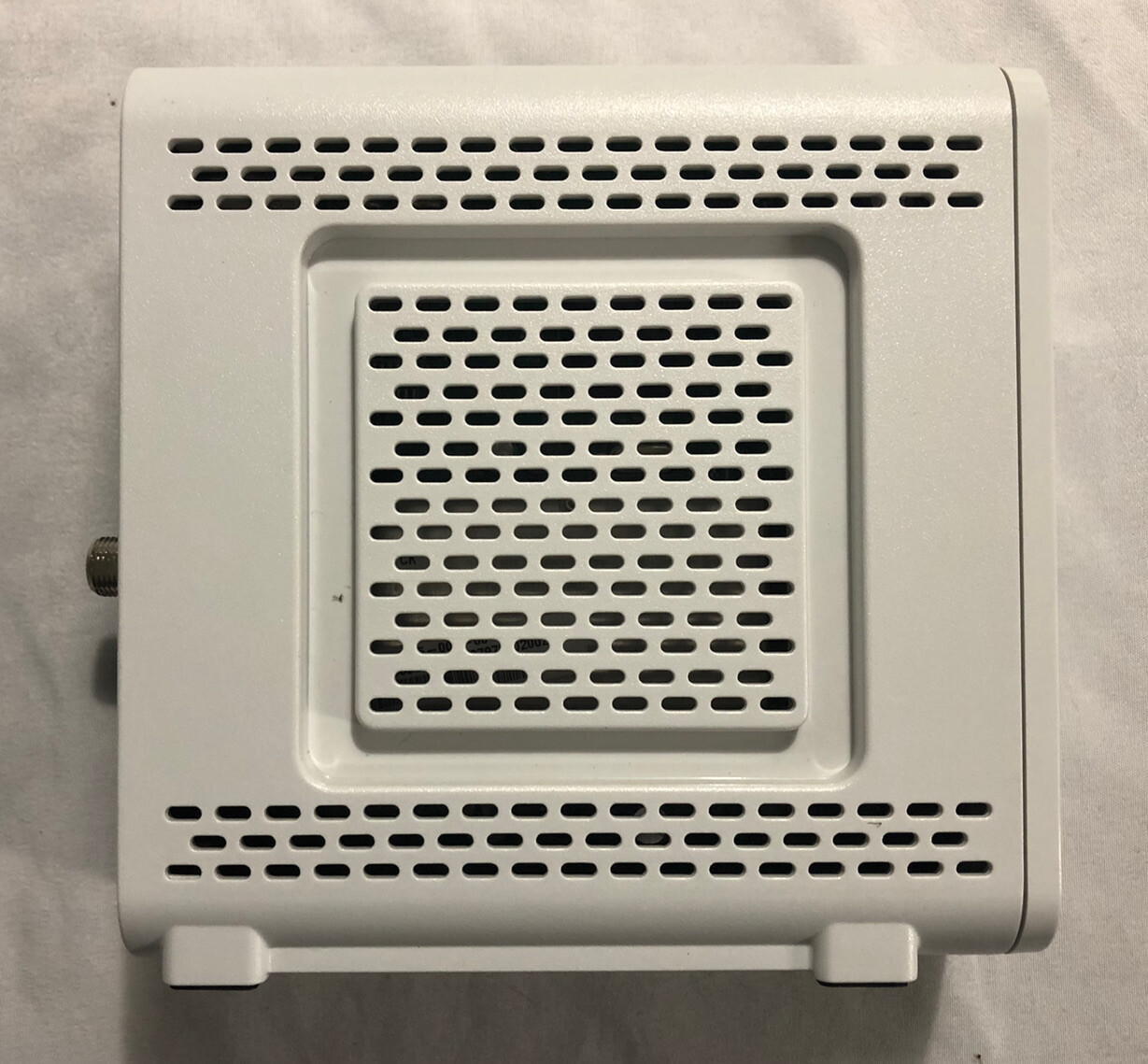 Used Motorola SURFboard EXtreme Cable Modem Model SB6141 with DOCSIS 3.0 -White