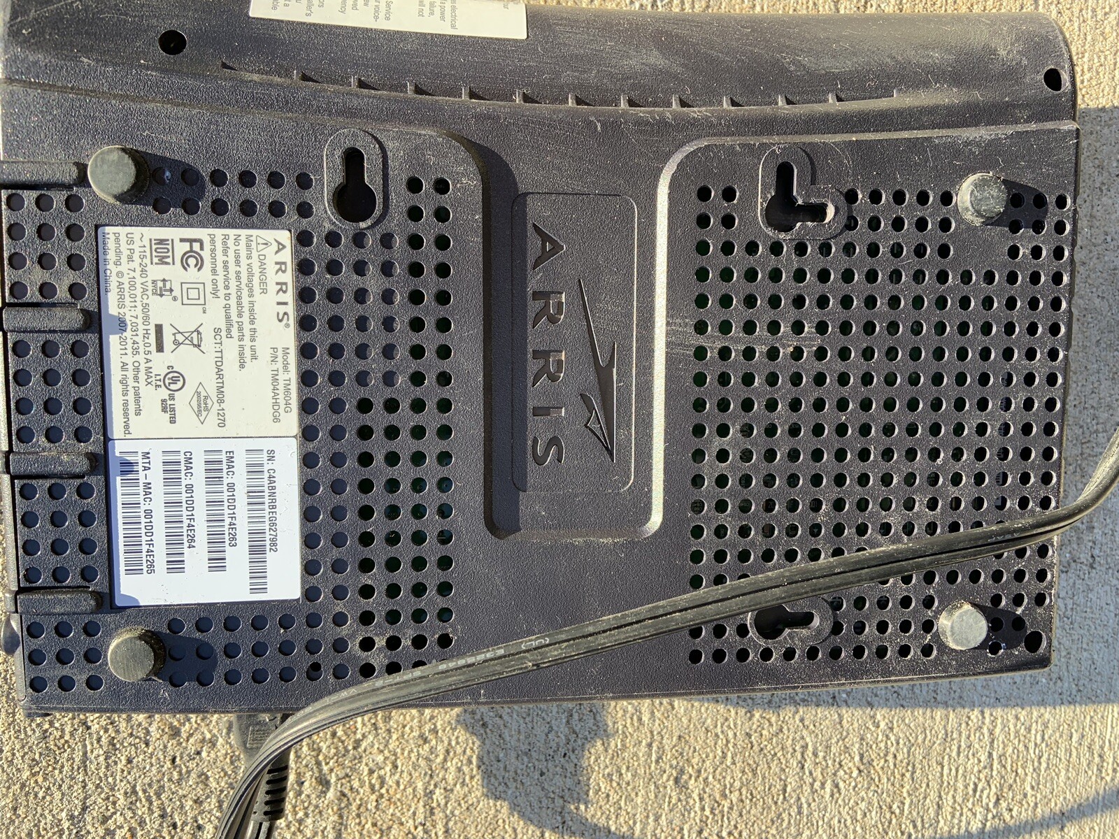 ARRIS Telephony Modem Model: TM604G w/Power Cable