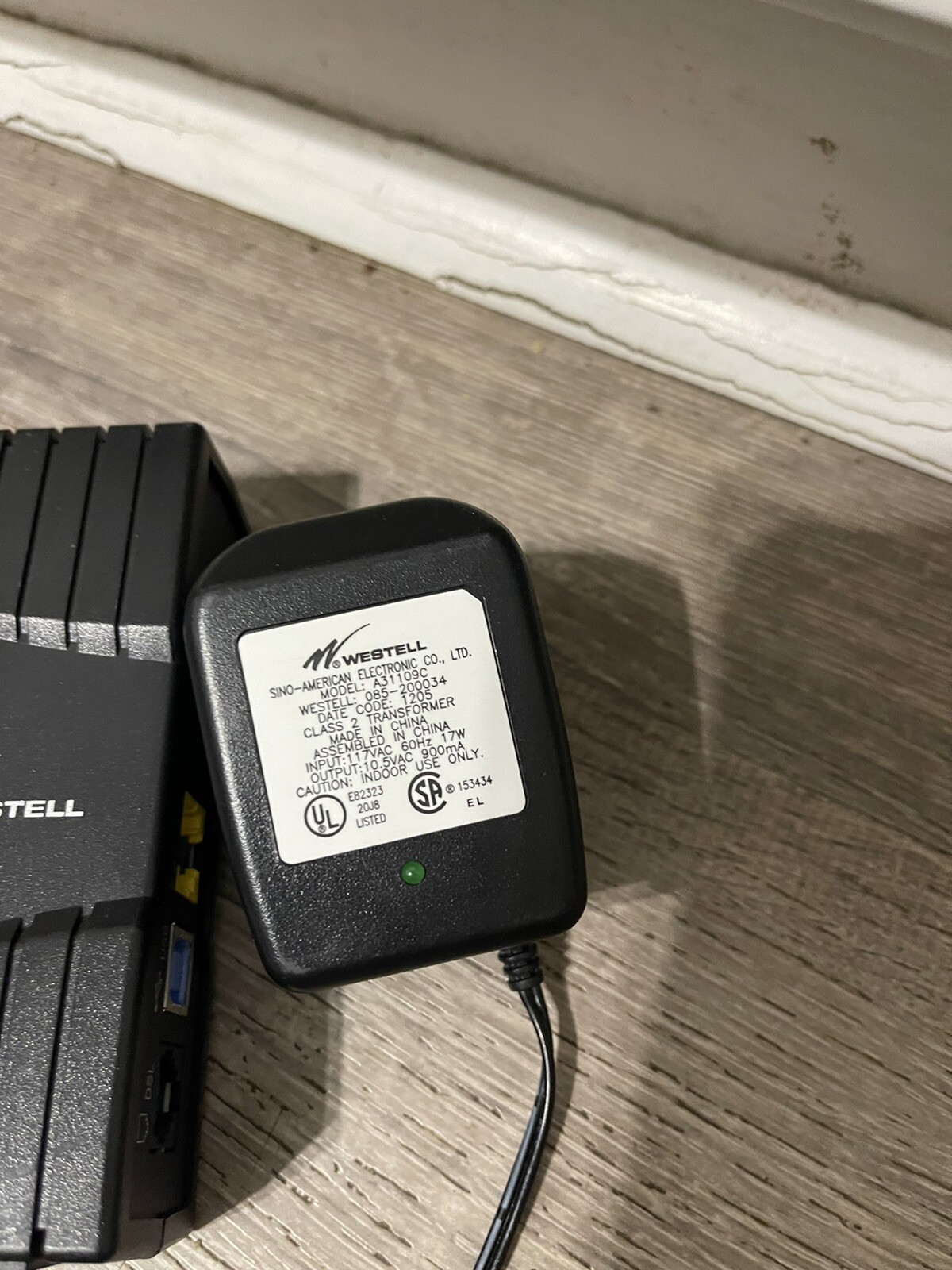 WESTELL 6100 MODEL E90-610030-06 DSL ROUTER W/ADAPTER FREE S/H 1 power supply