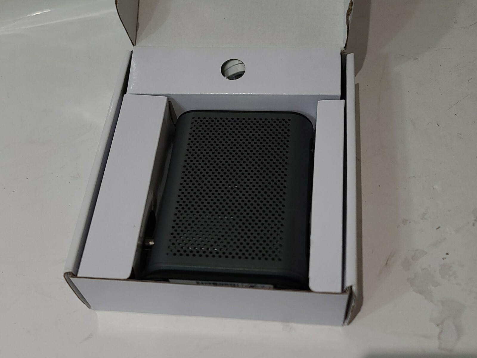 Motorola MB7420 686mbps 16×4 DOCSIS 3.0 Cable Modem + Box