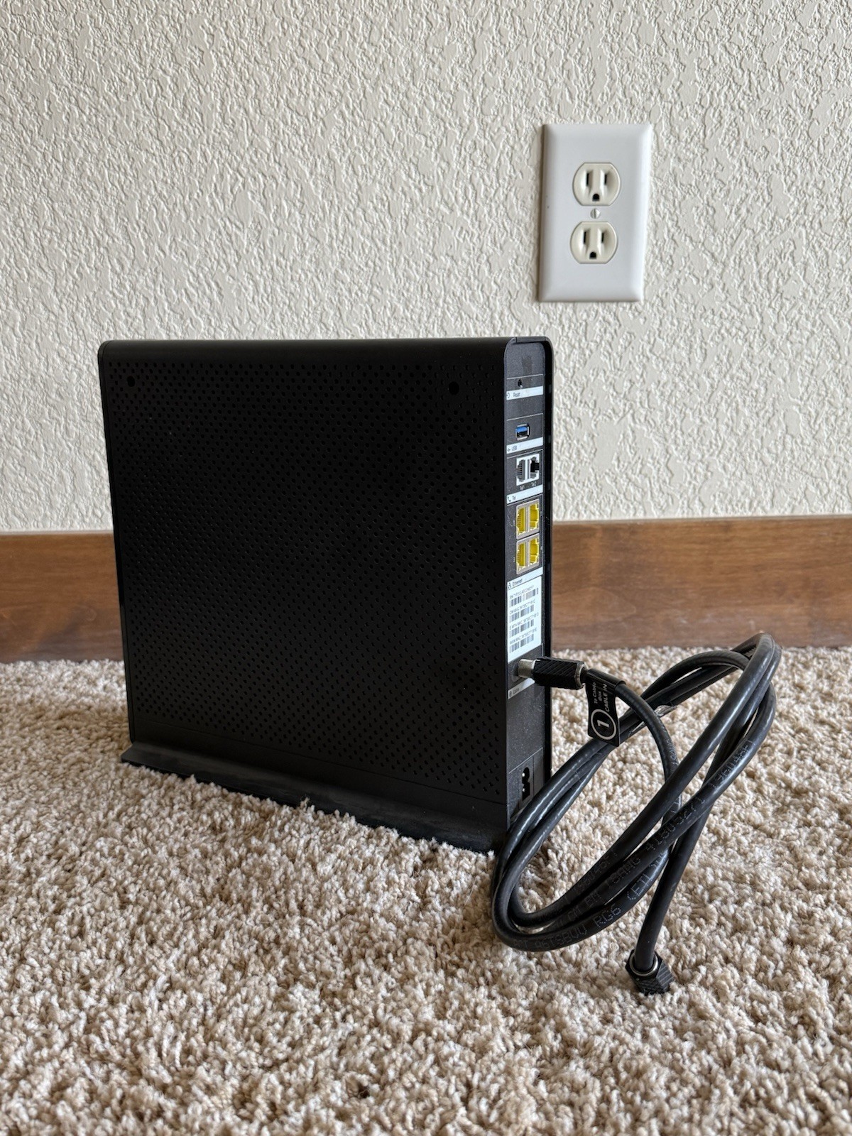 ARRIS Touchstone TG2472G DOCSIS 3.0 Wi-Fi Cable Modem No Power Cable