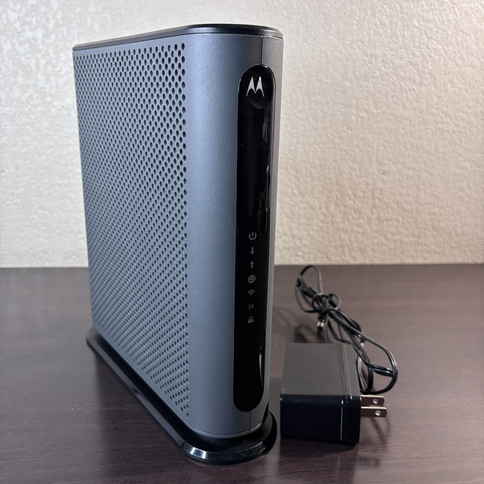 Motorola MG7540 DOCSIS 3.0 16×4 Cable Modem WIFI Router 2.4G / 5G Spectrum