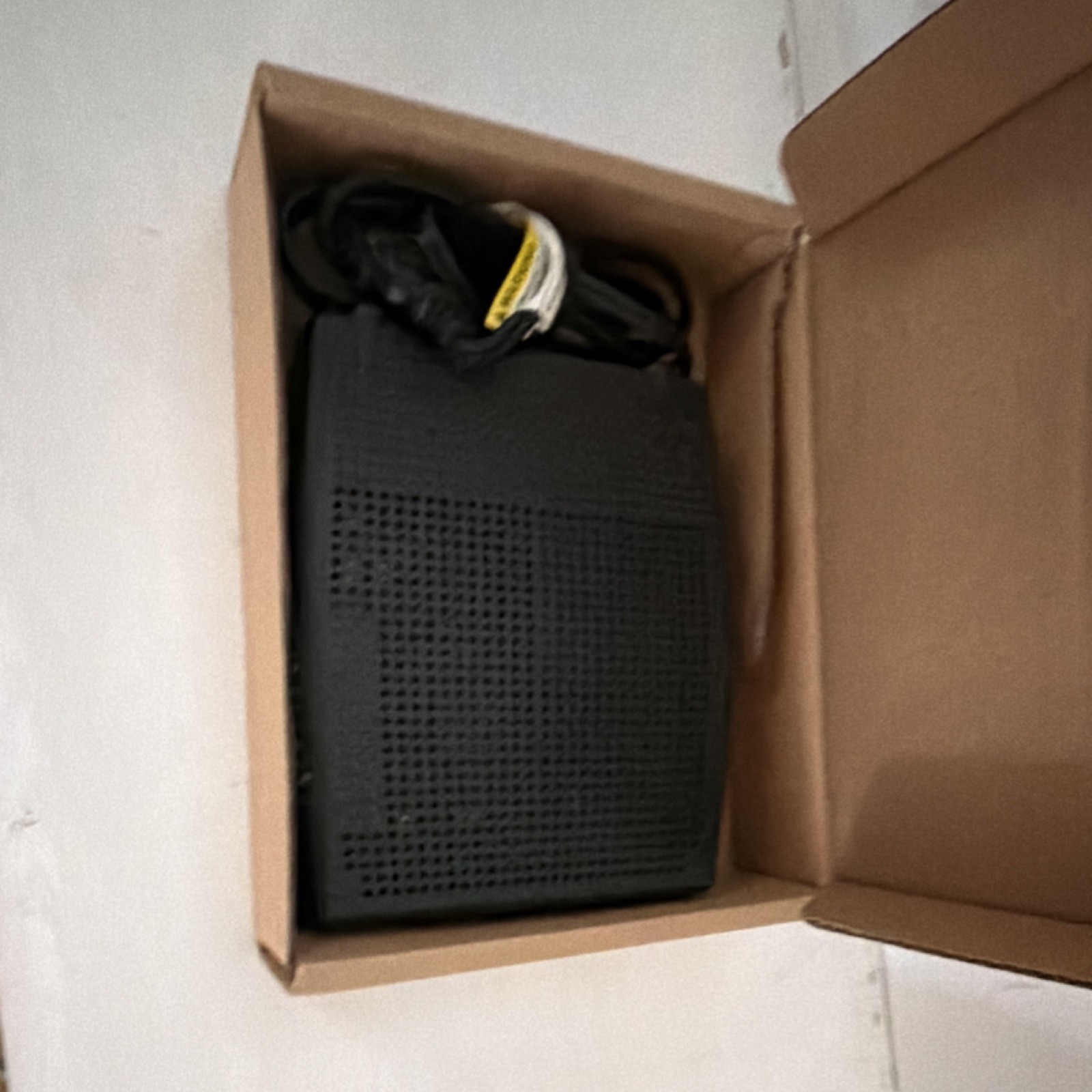 ARRIS Touchstone WBM760A DOCSIS 3.0 Cable Modem 343 Mbps RJ-45 Black