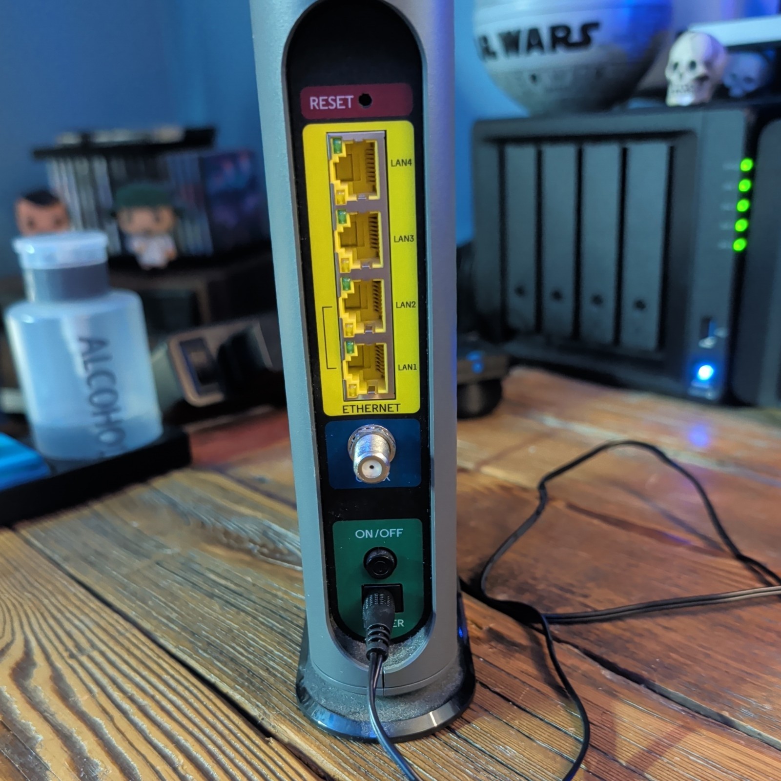 Motorola MB8600 DOCSIS 3.1 Cable Modem Working with Power Adapter