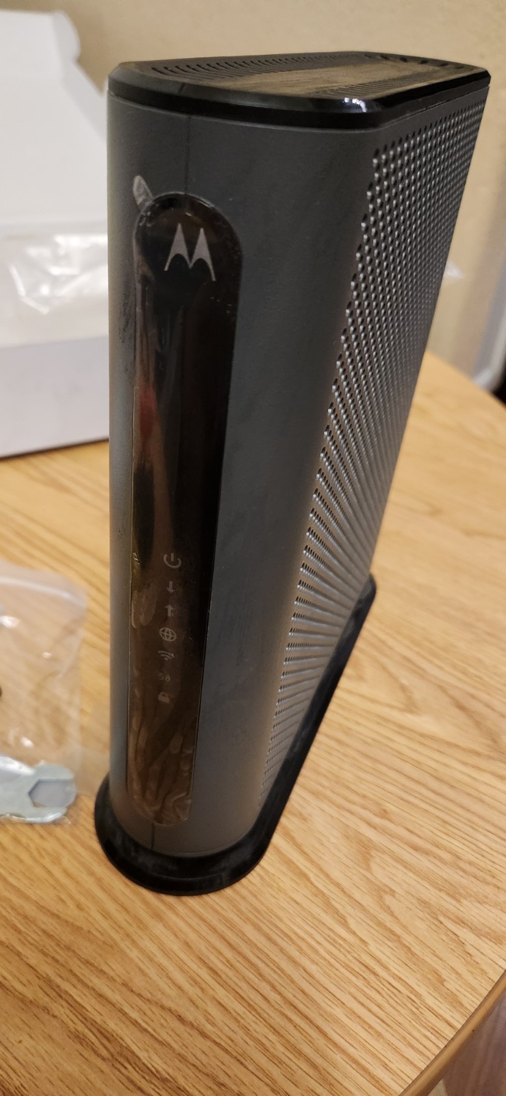 Motorola MG7540-10 16×4 Cable Modem – Black