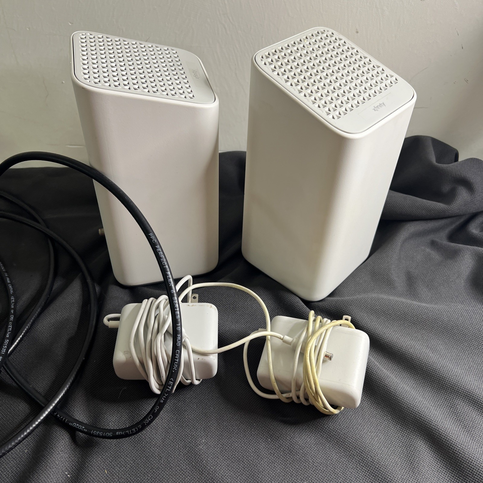 2 PCs Comcast Xfinity XB7-T Modems WiFi Router W OEM Power Adapter and Coax Cab
