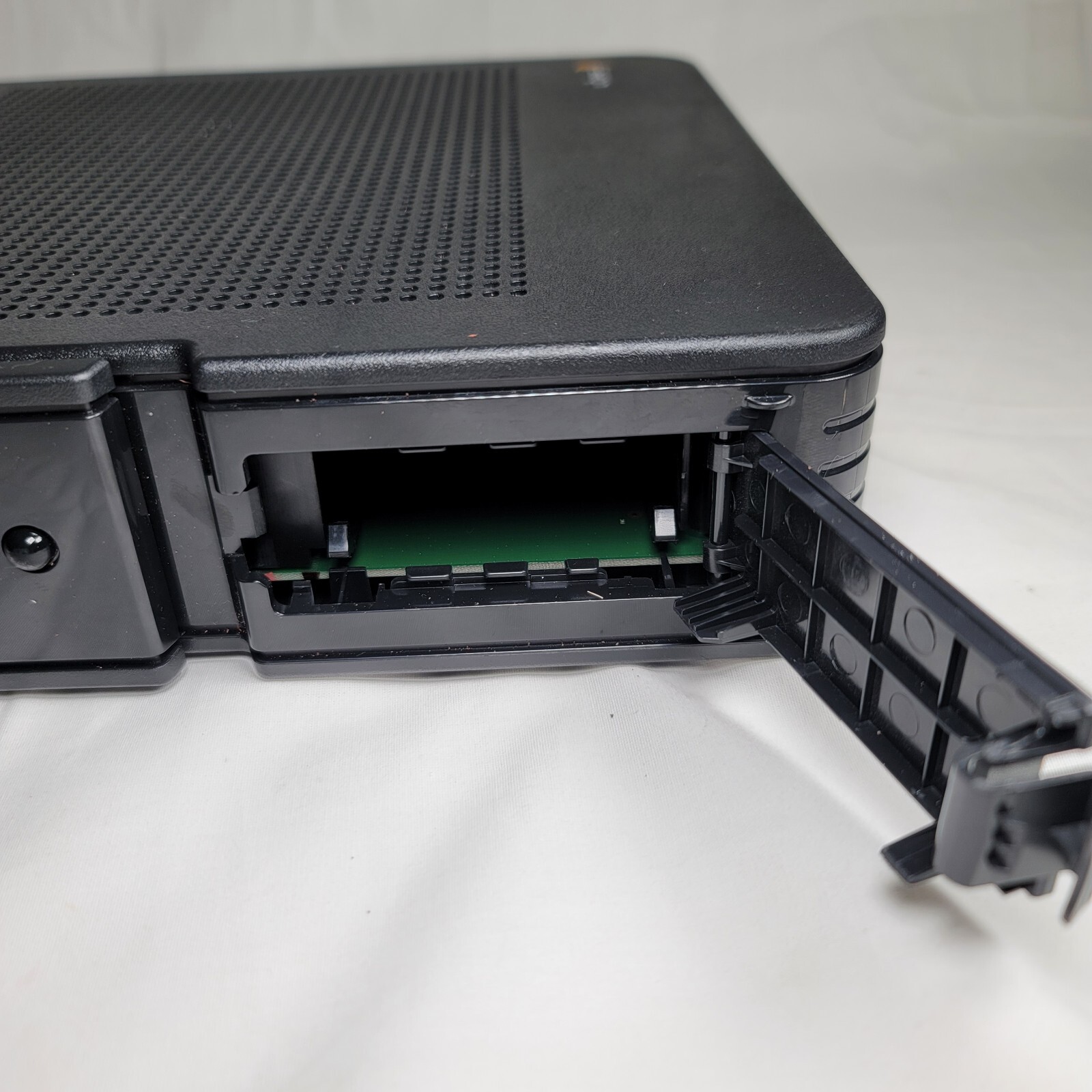 Ubee DVW3201B Wireless Cable Modem -No Power Cord