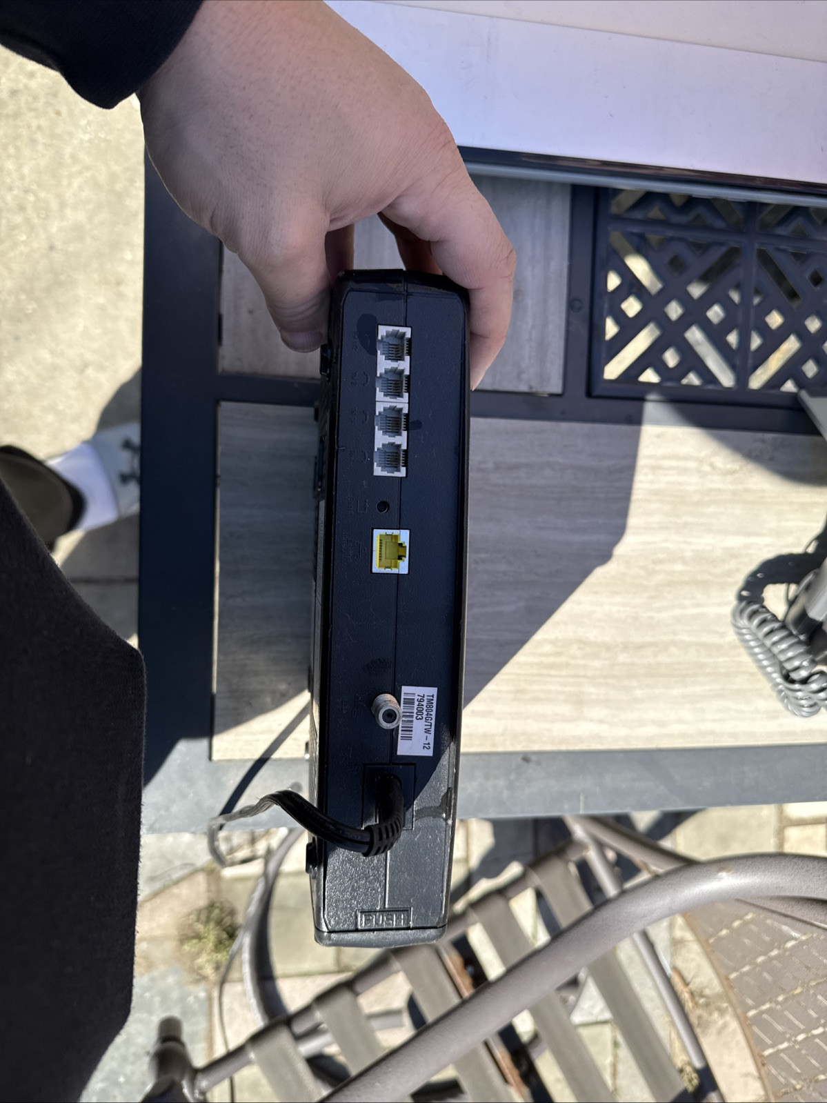 Arris Touchstone TM804G Telephone Cable Modem Docsis 3.0 4 x VoIP Ports Battery
