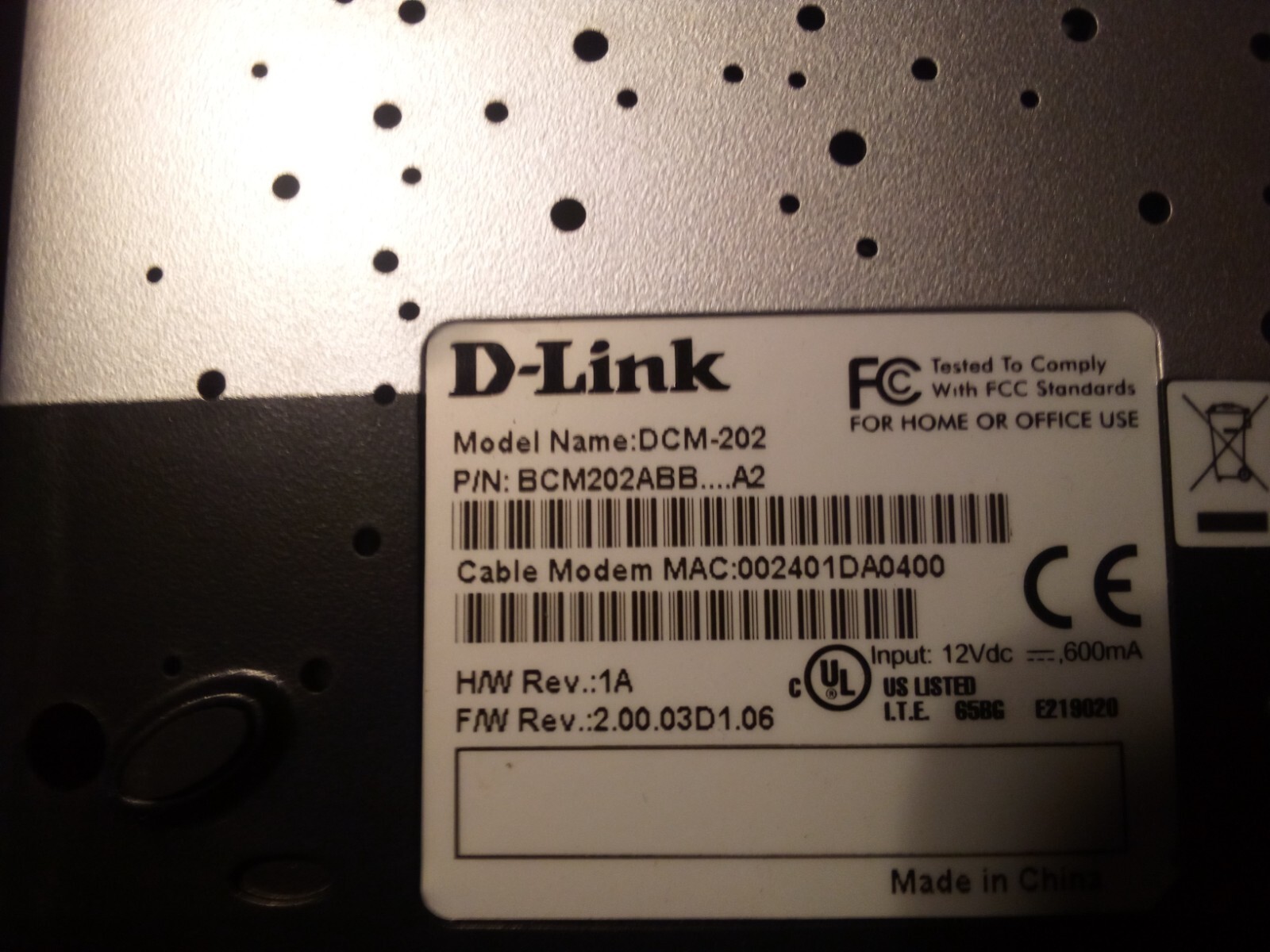 D-Link DCM-202 DOCSIS 2.0 USB/Ethernet Cable Modem Router
