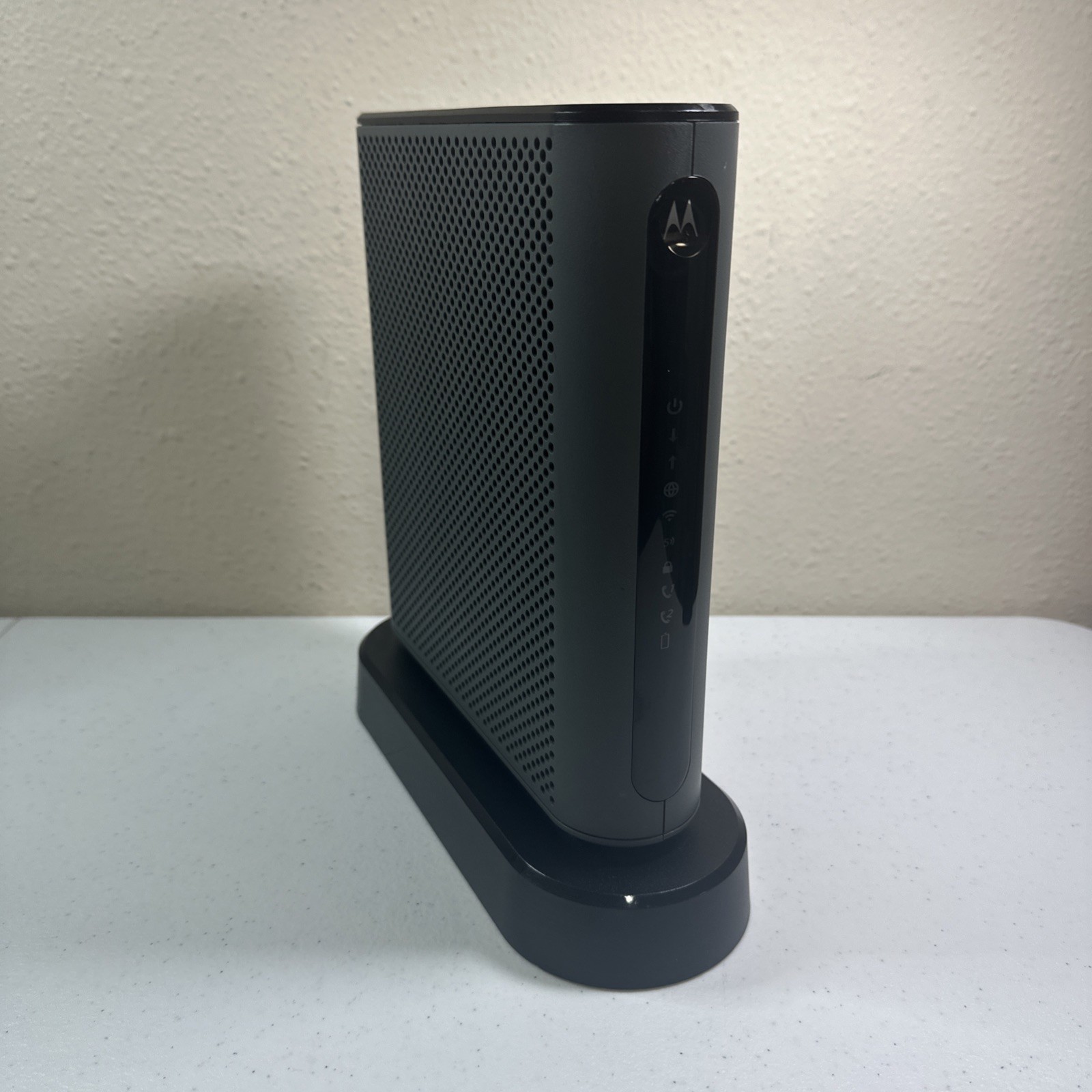 Motorola MT7711 24X8 Cable Modem Plus Router With Voice DOCSIS 3.0 AC1900