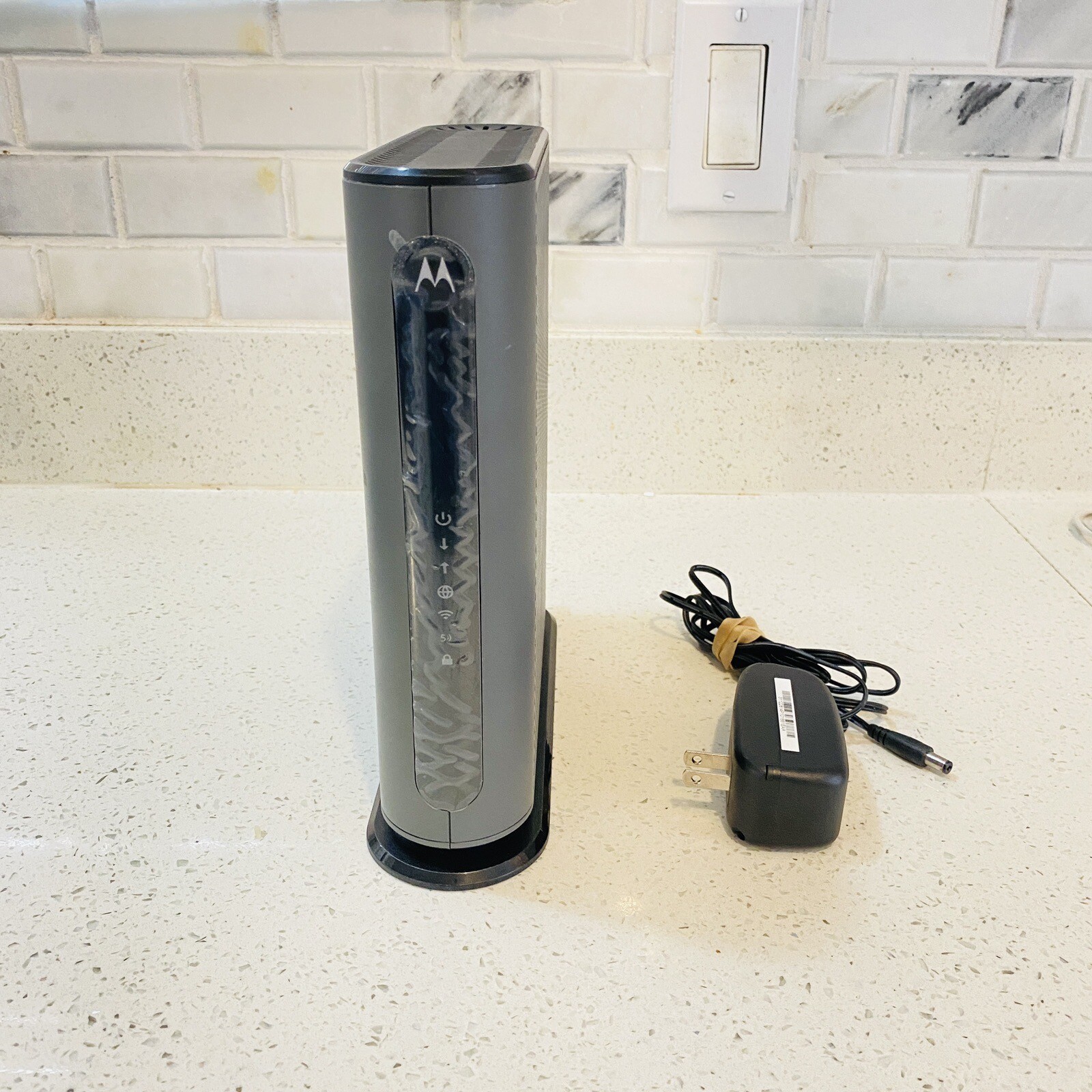 Motorola MG7540 (16×4) Cable Modem + AC1600 Dual Band Wi-Fi Router Tested Works