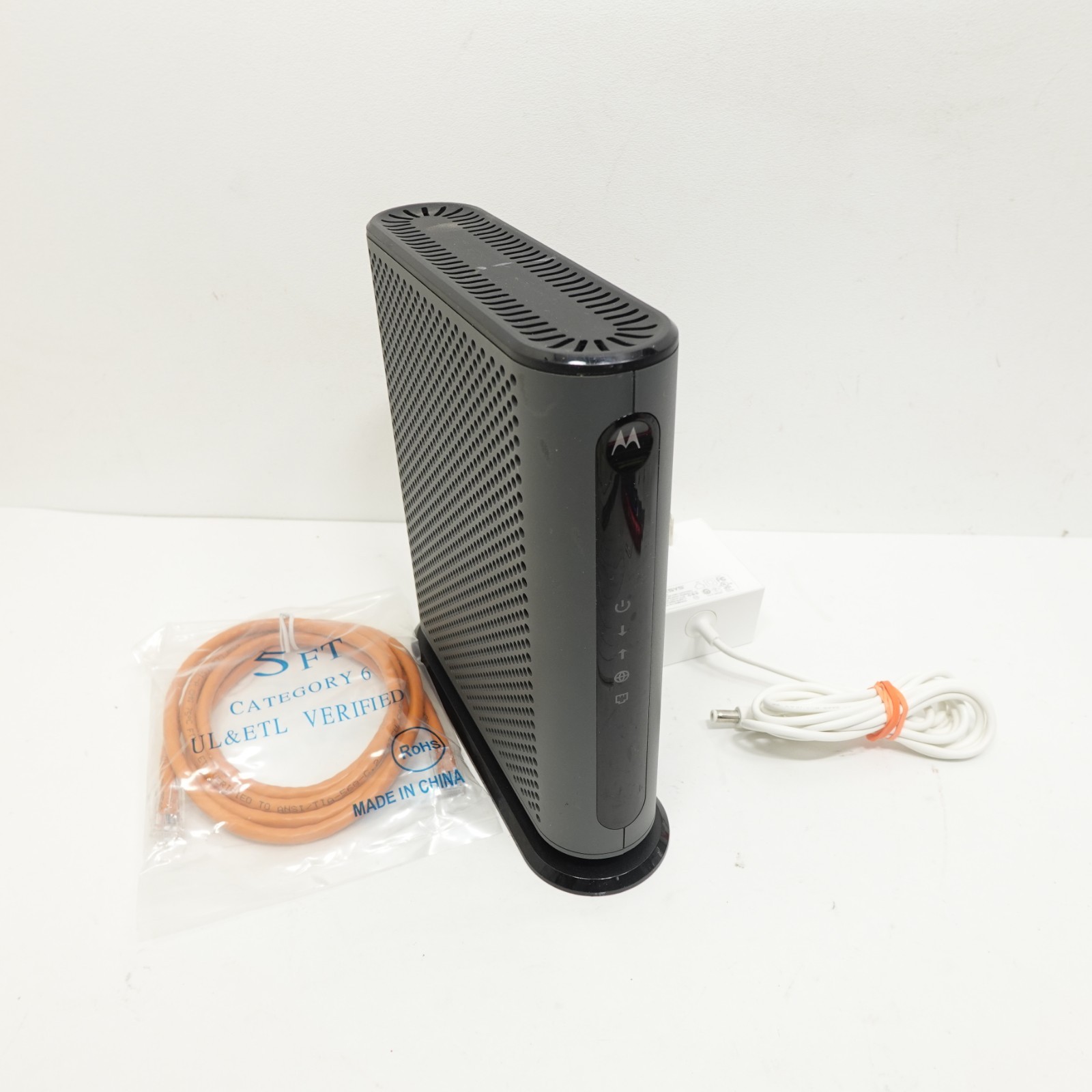 Motorola MB8600 DOCSIS 3.1 Cable Modem Gigabit Ethernet With Power Cord