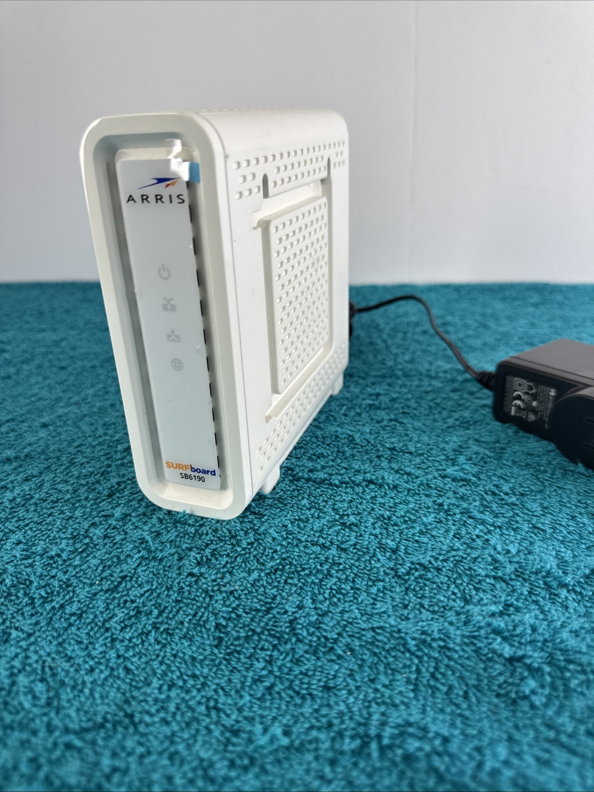 ARRIS SURFboard SB6190 DOCSIS 3.0 Cable Modem Intel Inside White – Ships Free