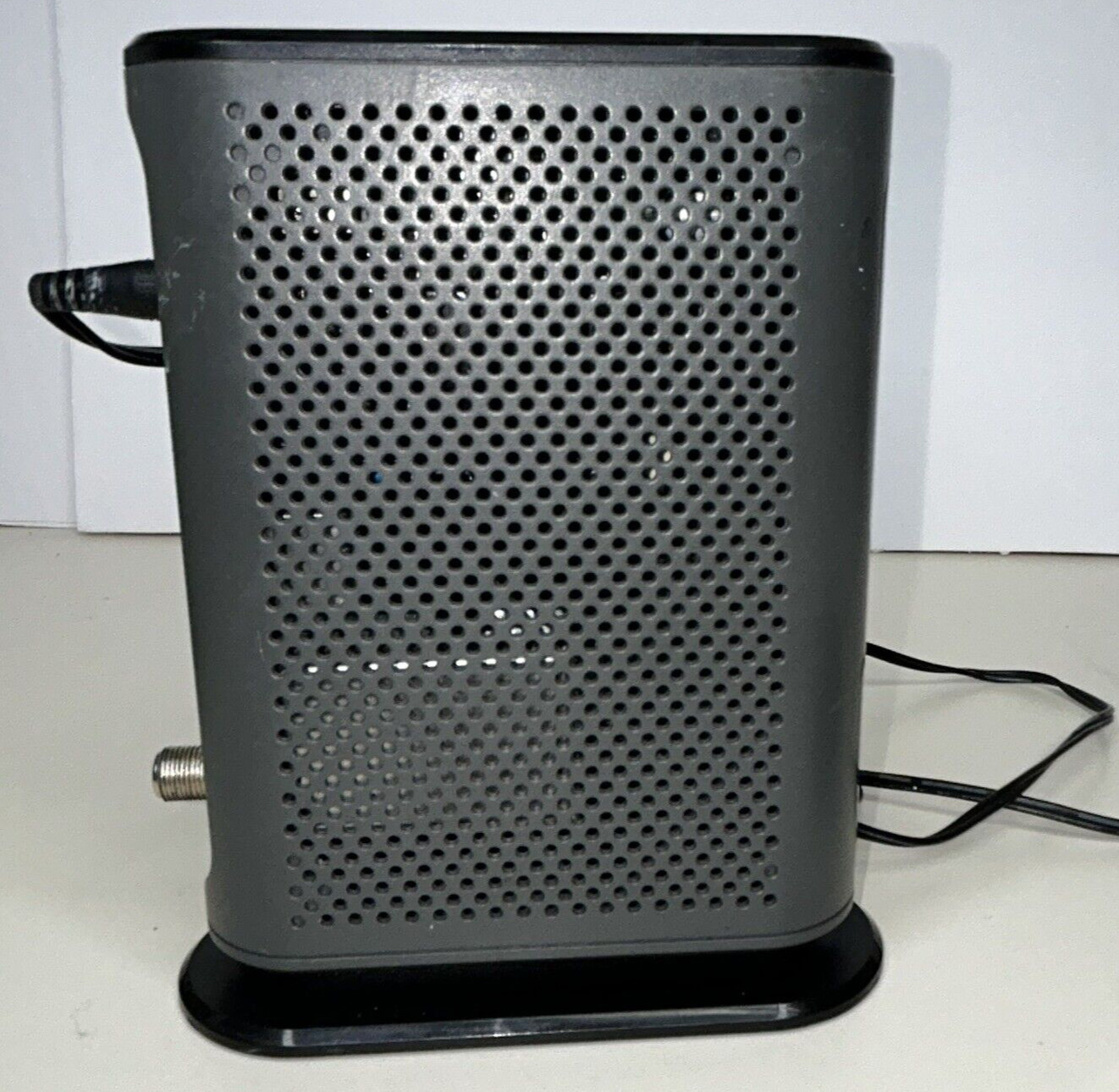 Motorola MB7420 16×4 DOCSIS 3.0 ​​Cable Modem Black with Power Cable Used