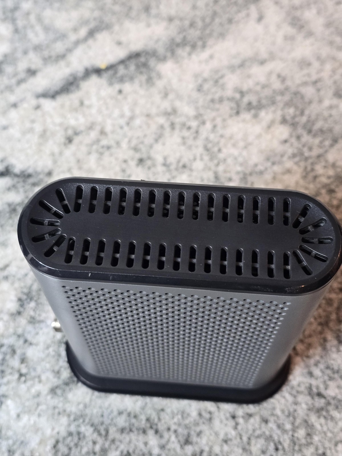 Motorola MB7420 DOCSIS 3.0 16×4 Cable Modem 686Mbps Gigabit Ethernet Black