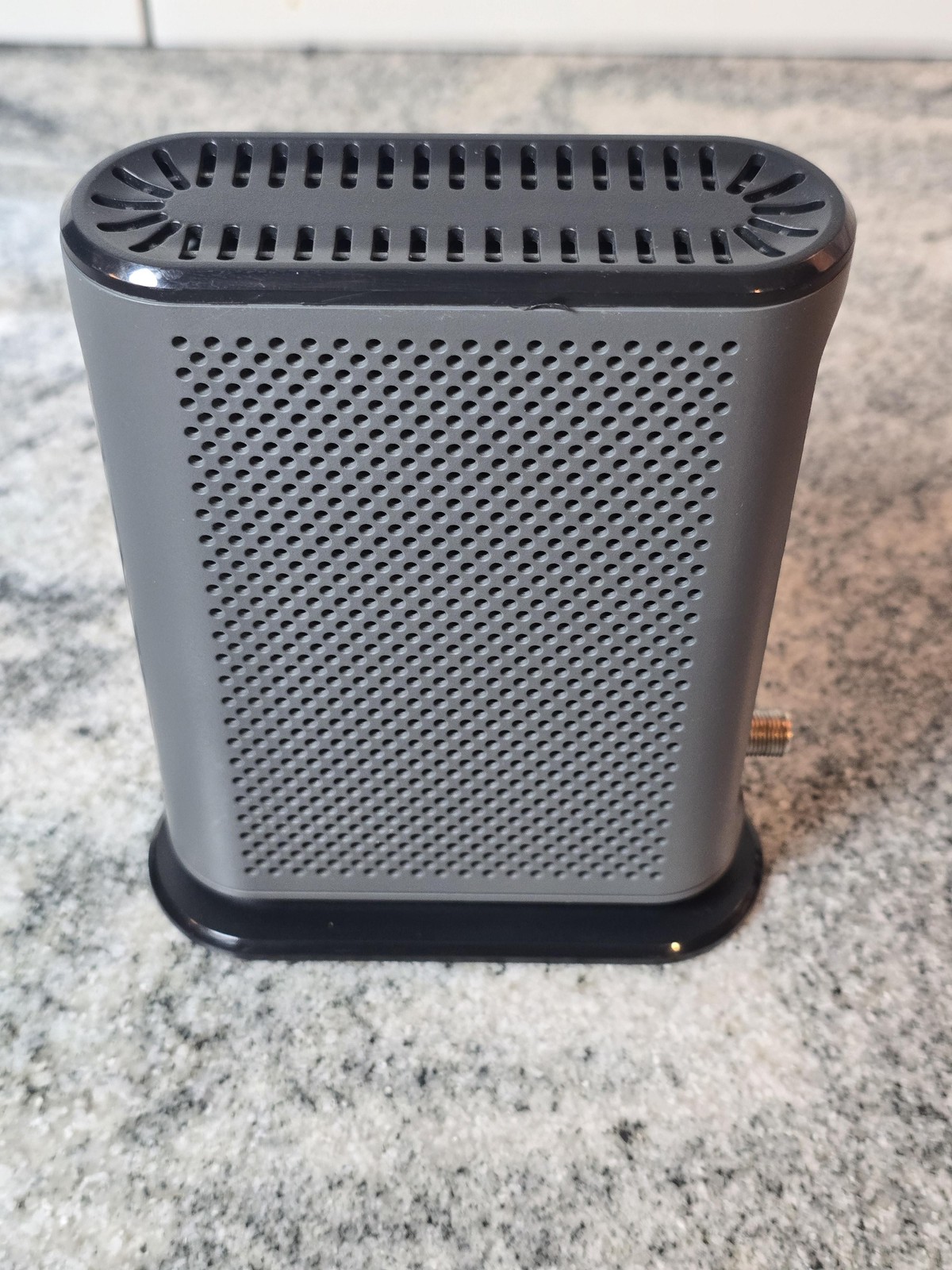 Motorola MB7420 DOCSIS 3.0 16×4 Cable Modem 686Mbps Gigabit Ethernet Black